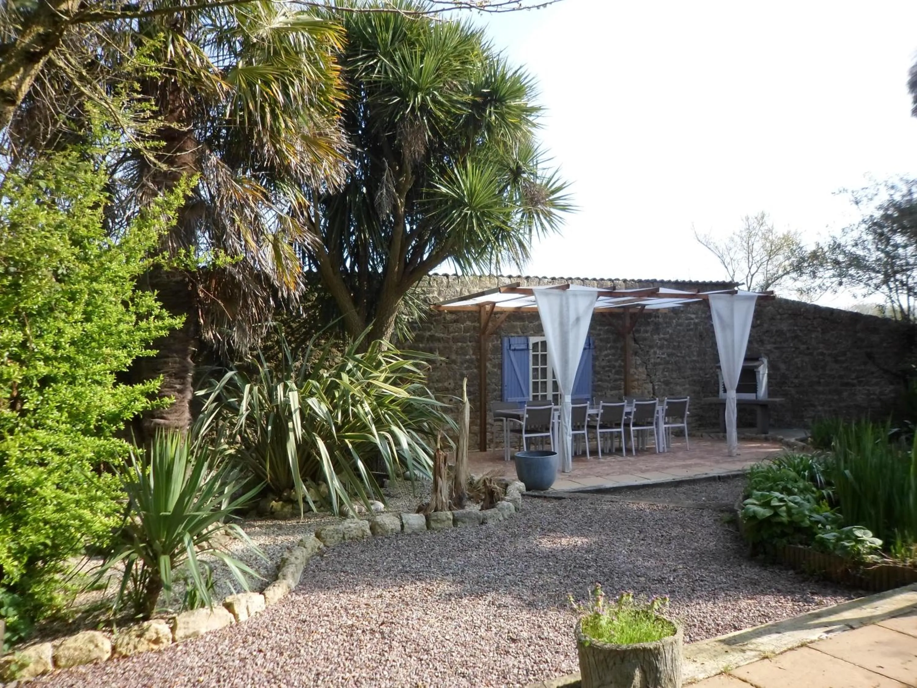 BBQ facilities in Gite familial à Carentan