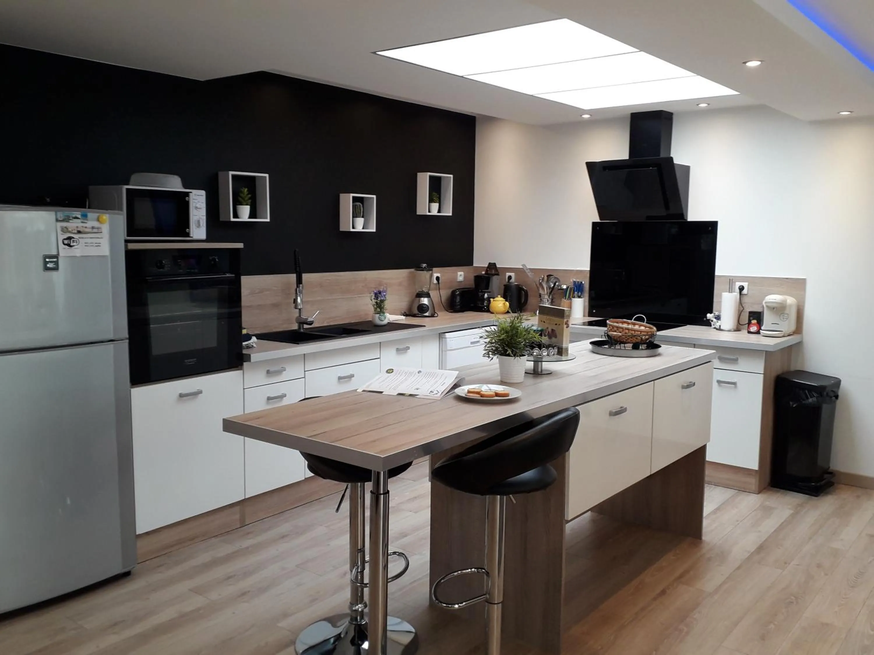 Kitchen or kitchenette in Gite familial à Carentan