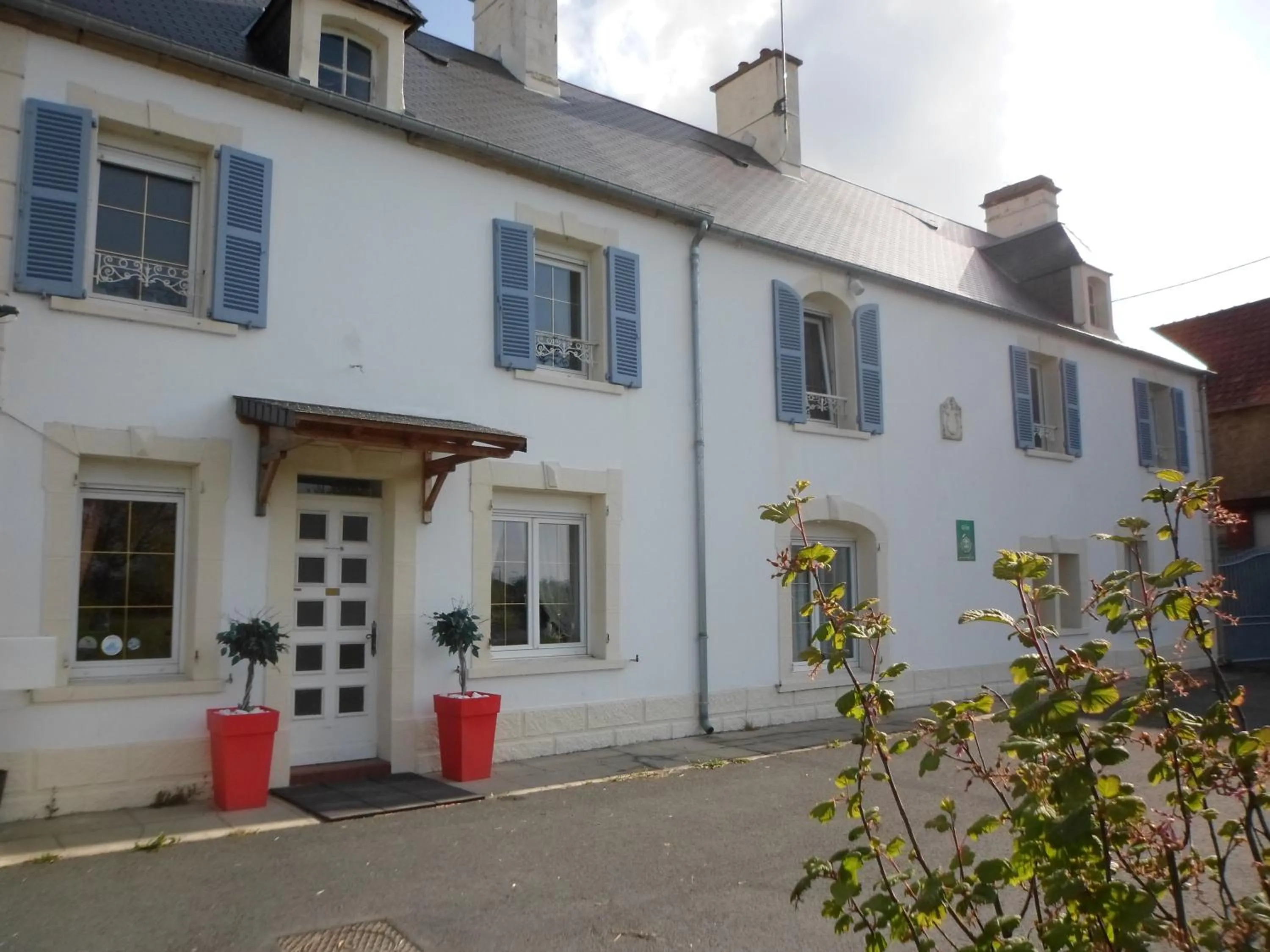 Property building in Gite familial à Carentan