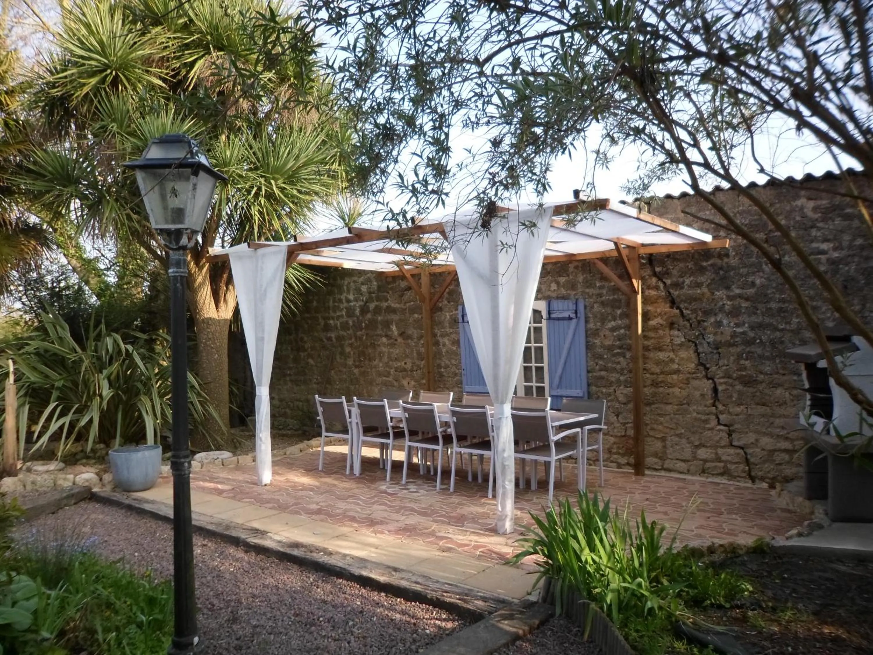 BBQ facilities in Gite familial à Carentan