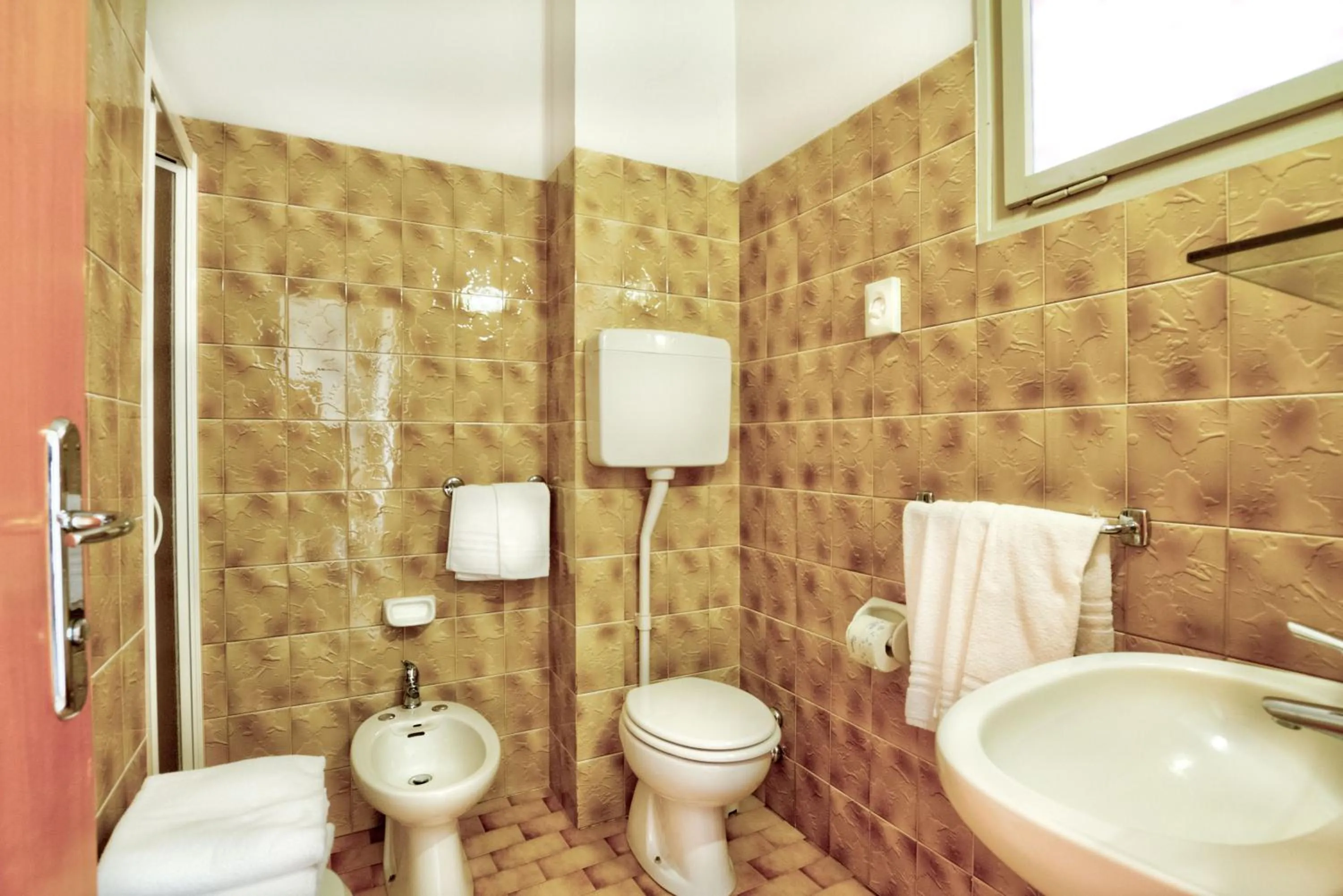 Bathroom in Hotel Happy