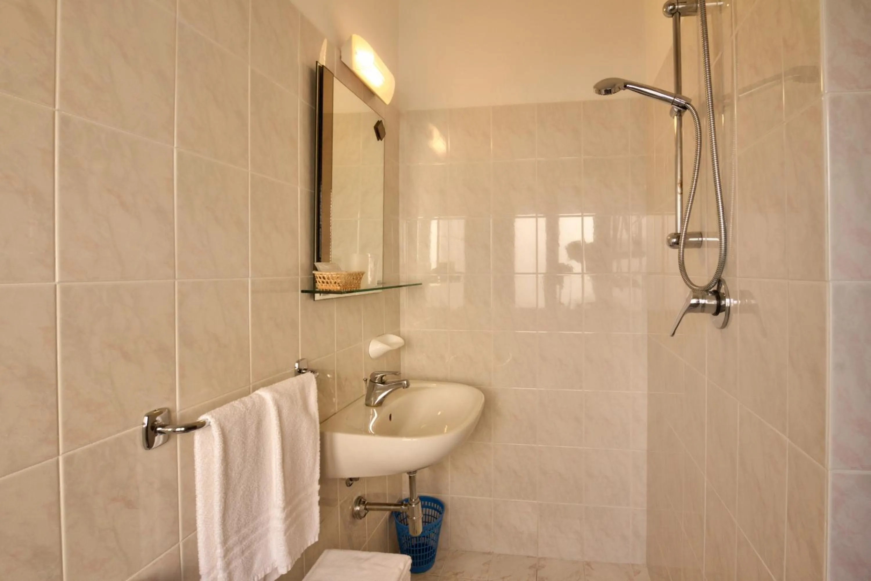 Bathroom in Hotel Happy