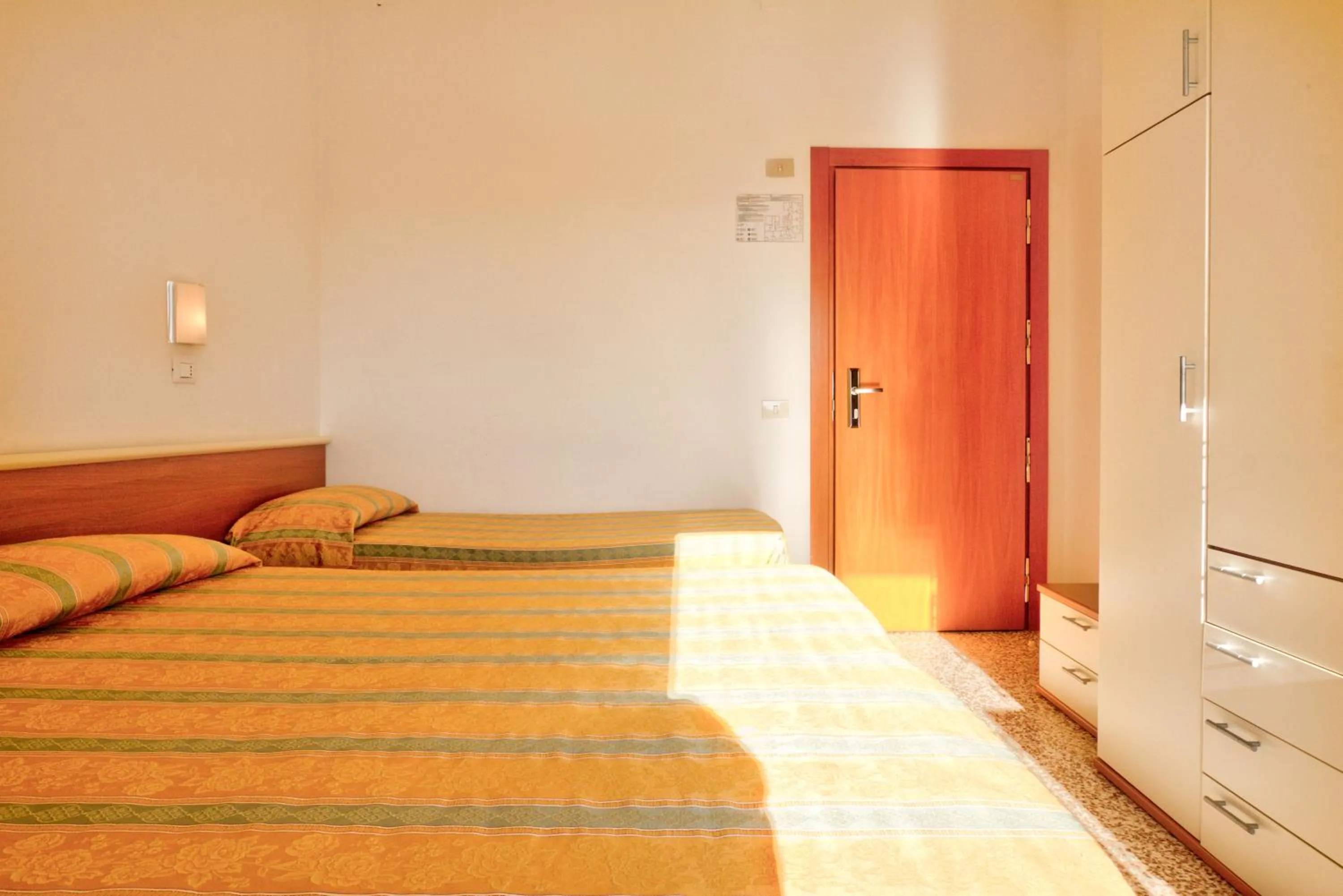 Photo of the whole room, Bed in Hotel Happy