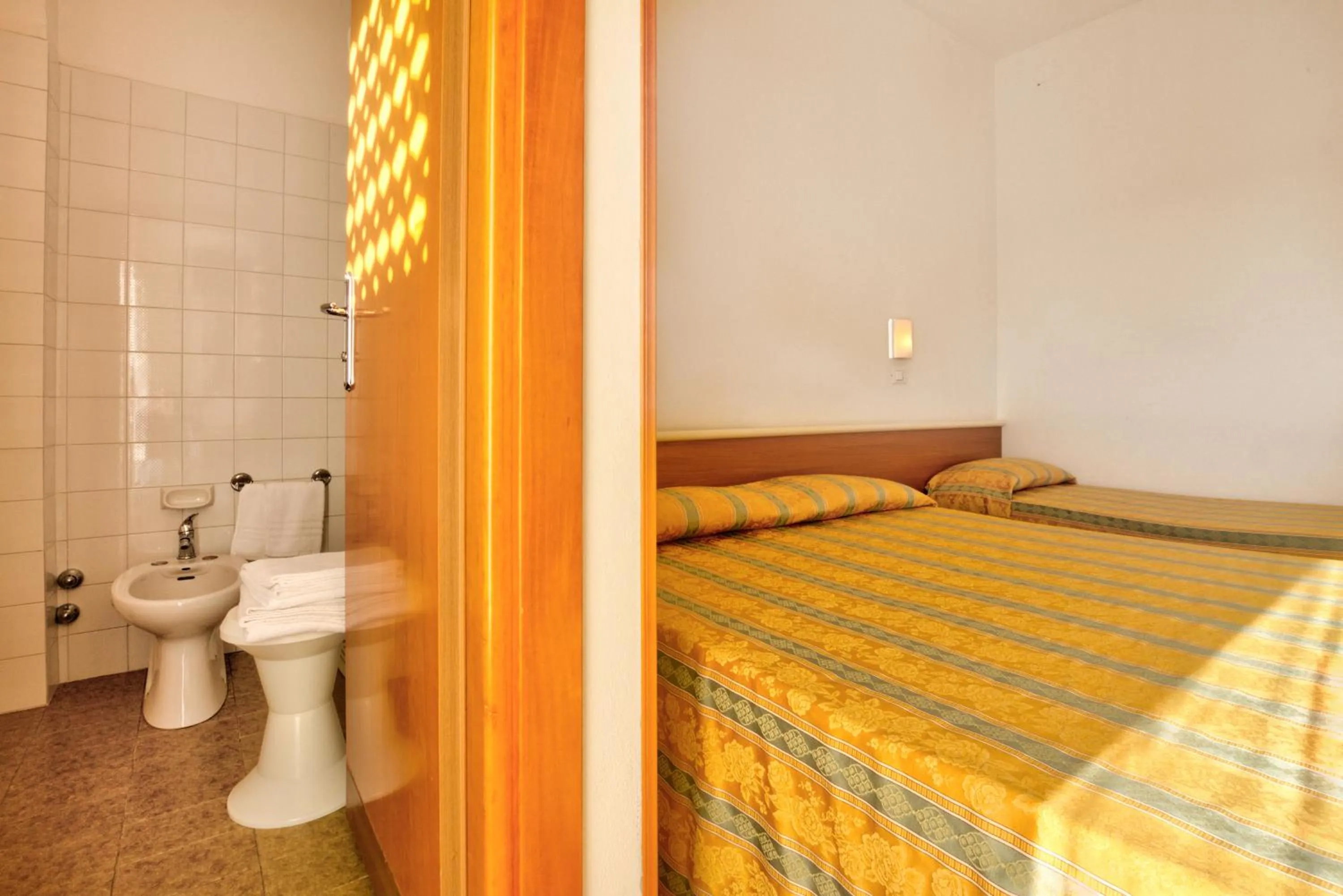 Photo of the whole room, Bed in Hotel Happy