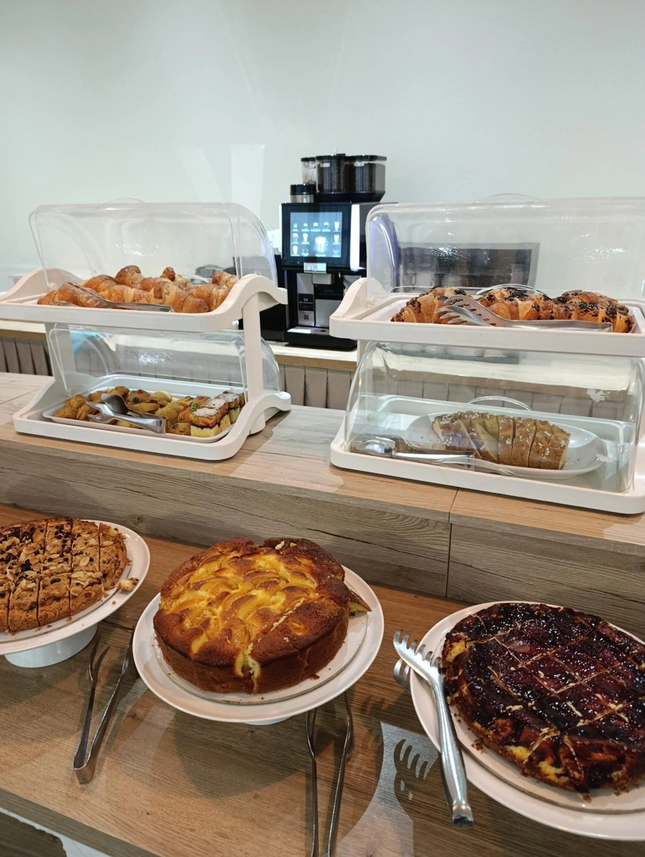 Buffet breakfast in Hotel Happy