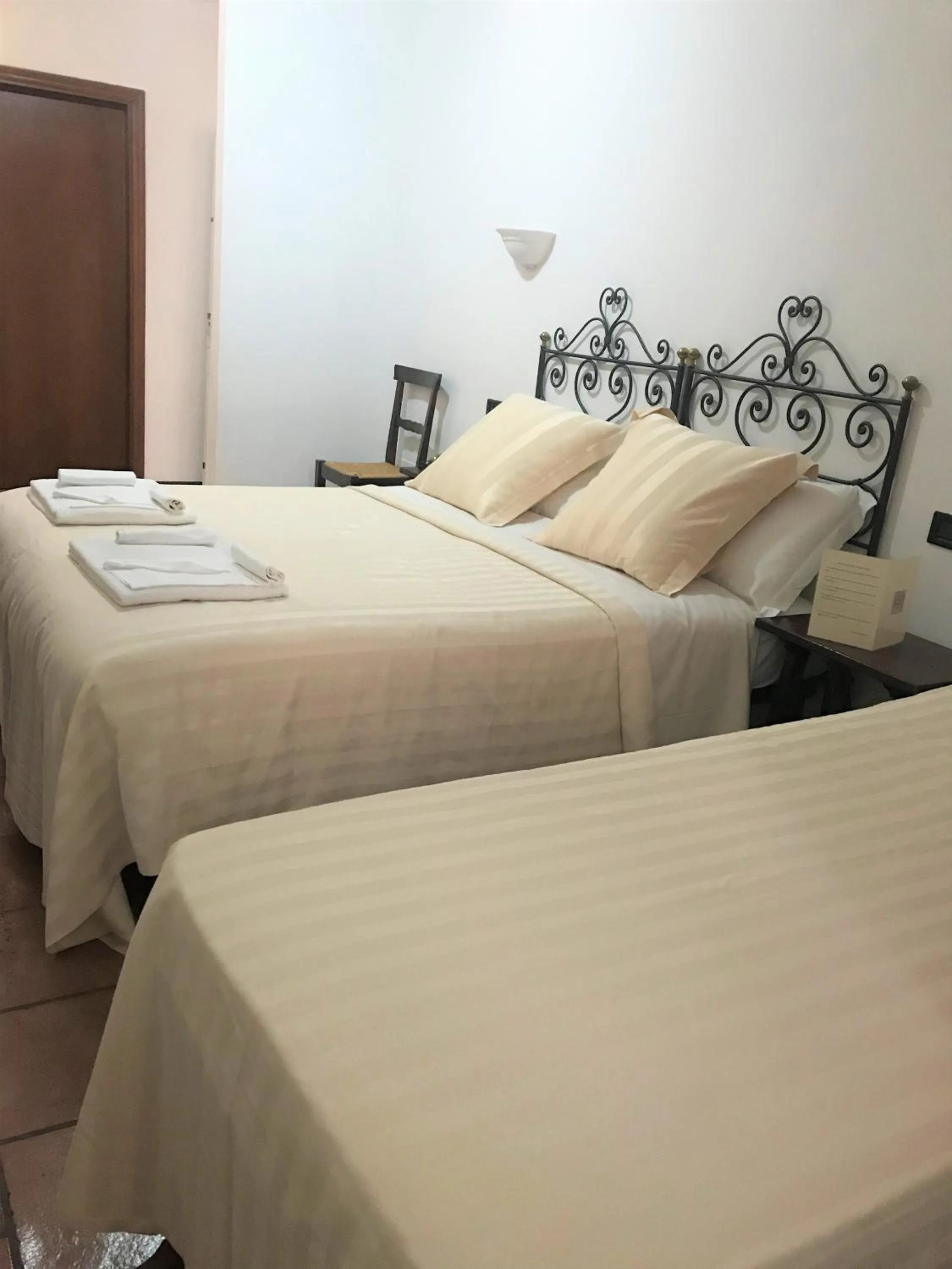 Bed in Hotel Porta Marmorea