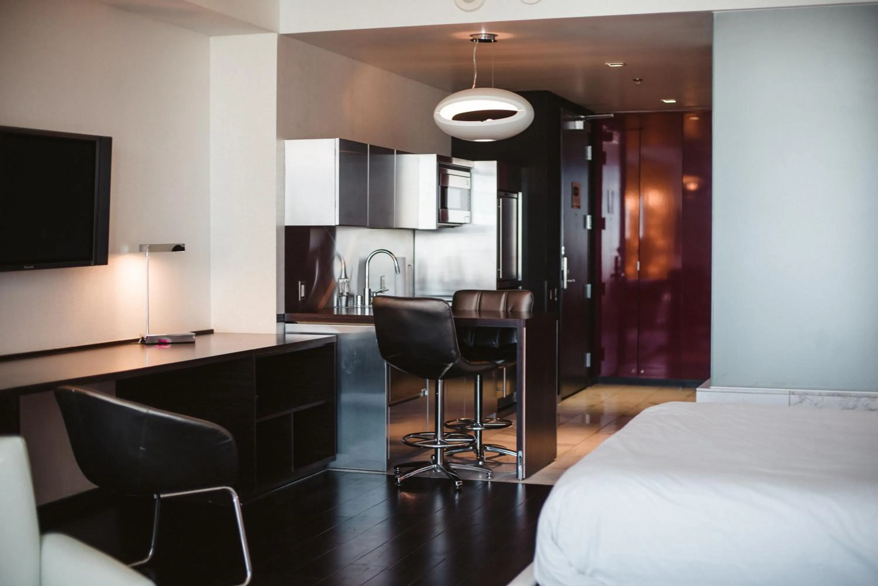 Kitchen or kitchenette, Bed in Luxury Suites at Palms Place