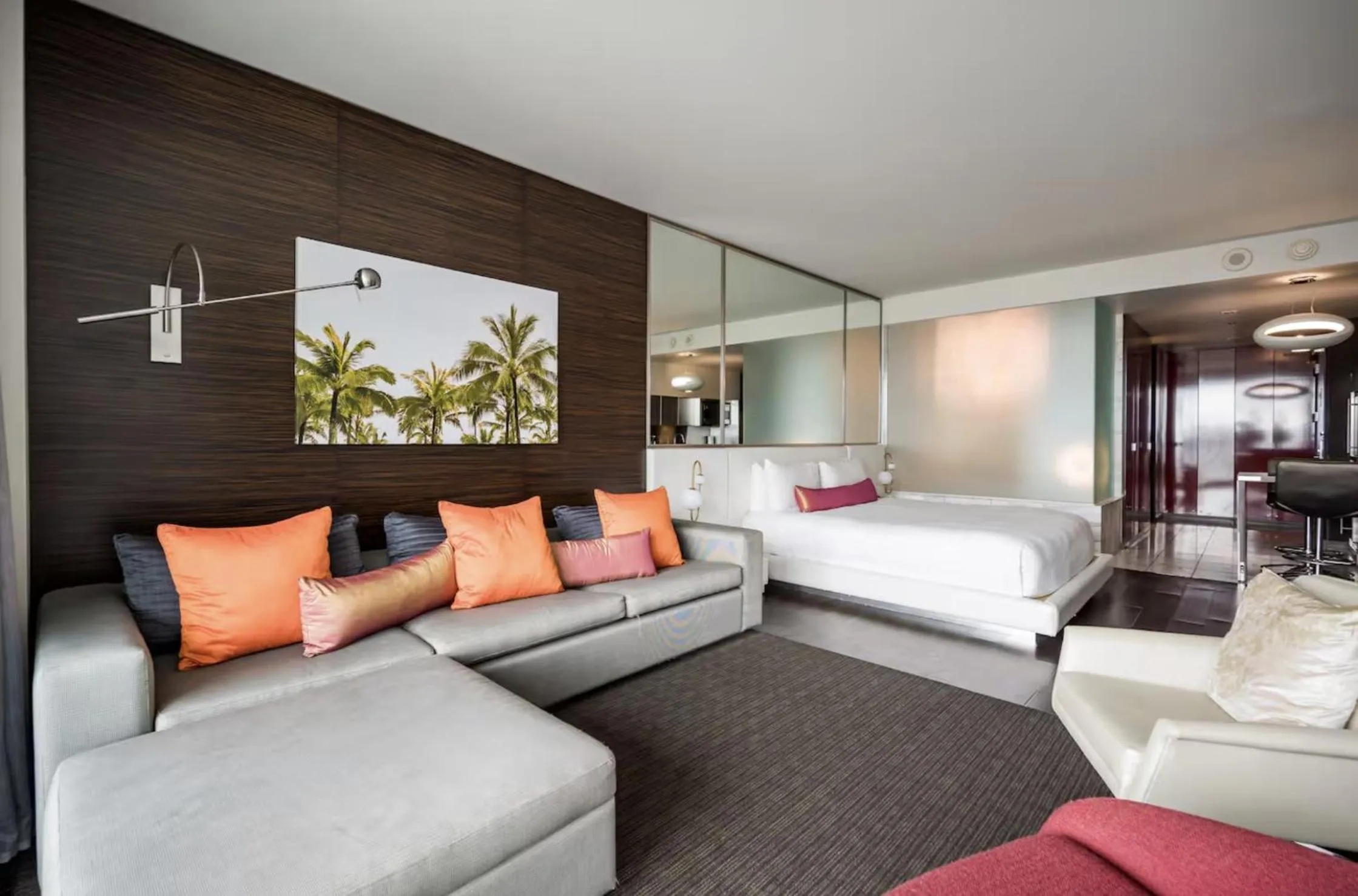 Living room, Bed in Luxury Suites at Palms Place