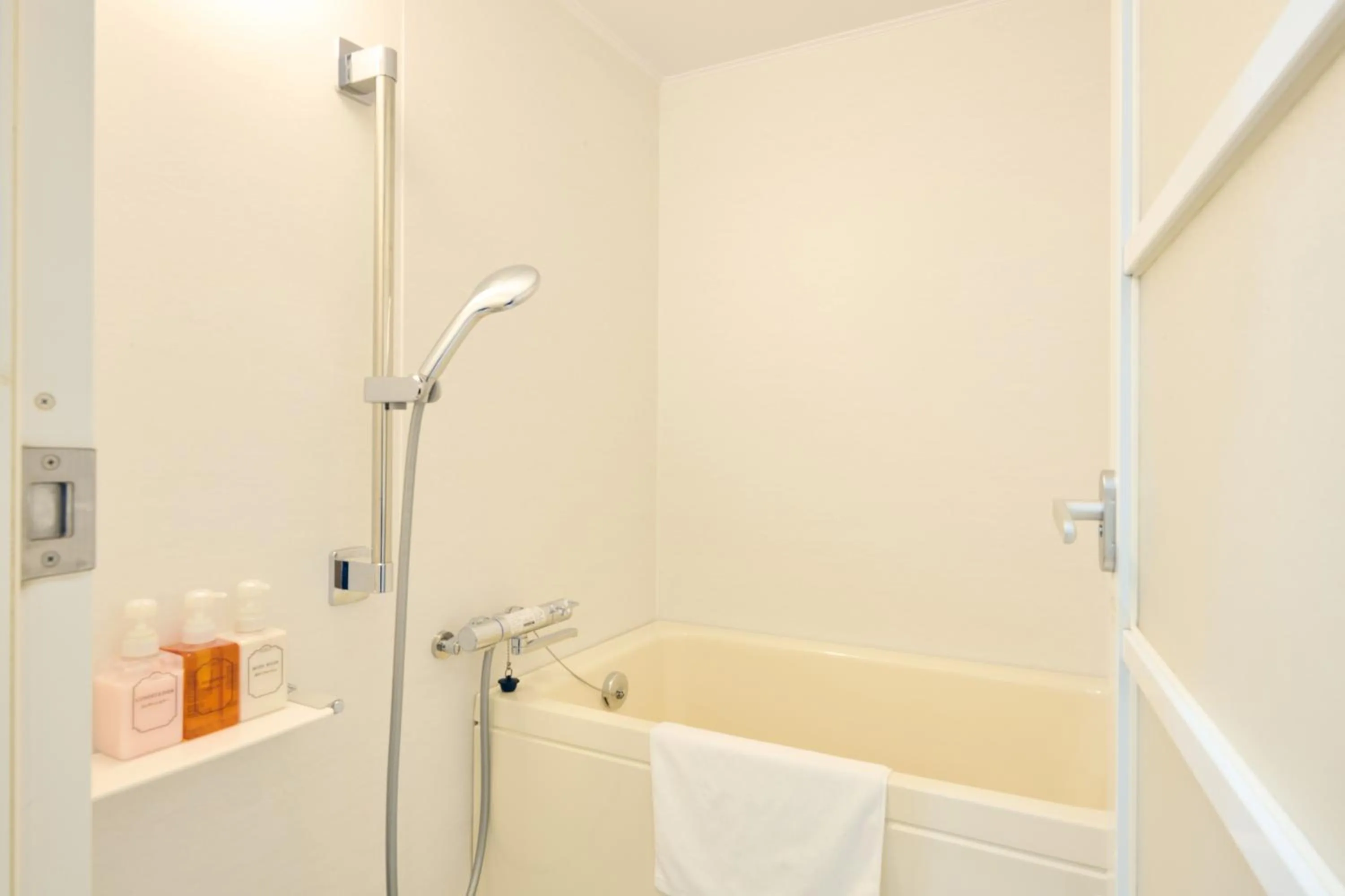 Shower in Hotel Kumamoto Terrsa