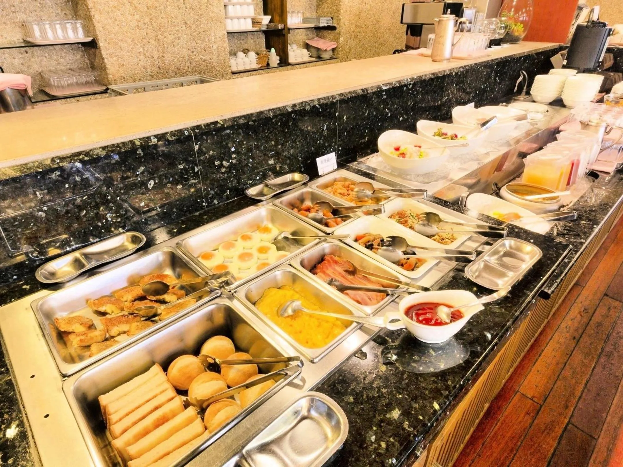 Food and drinks in Ohta Grand Hotel