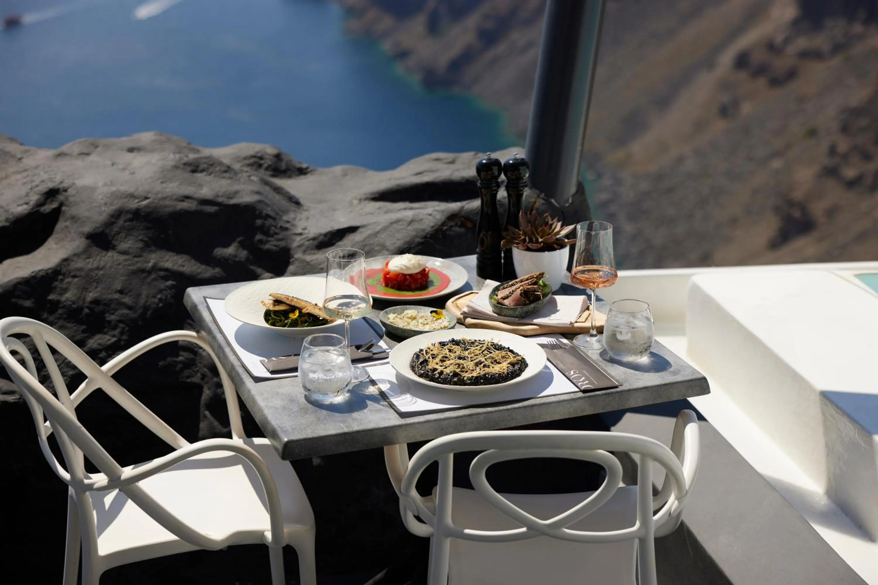 Restaurant/places to eat in Dana Villas & Infinity Suites