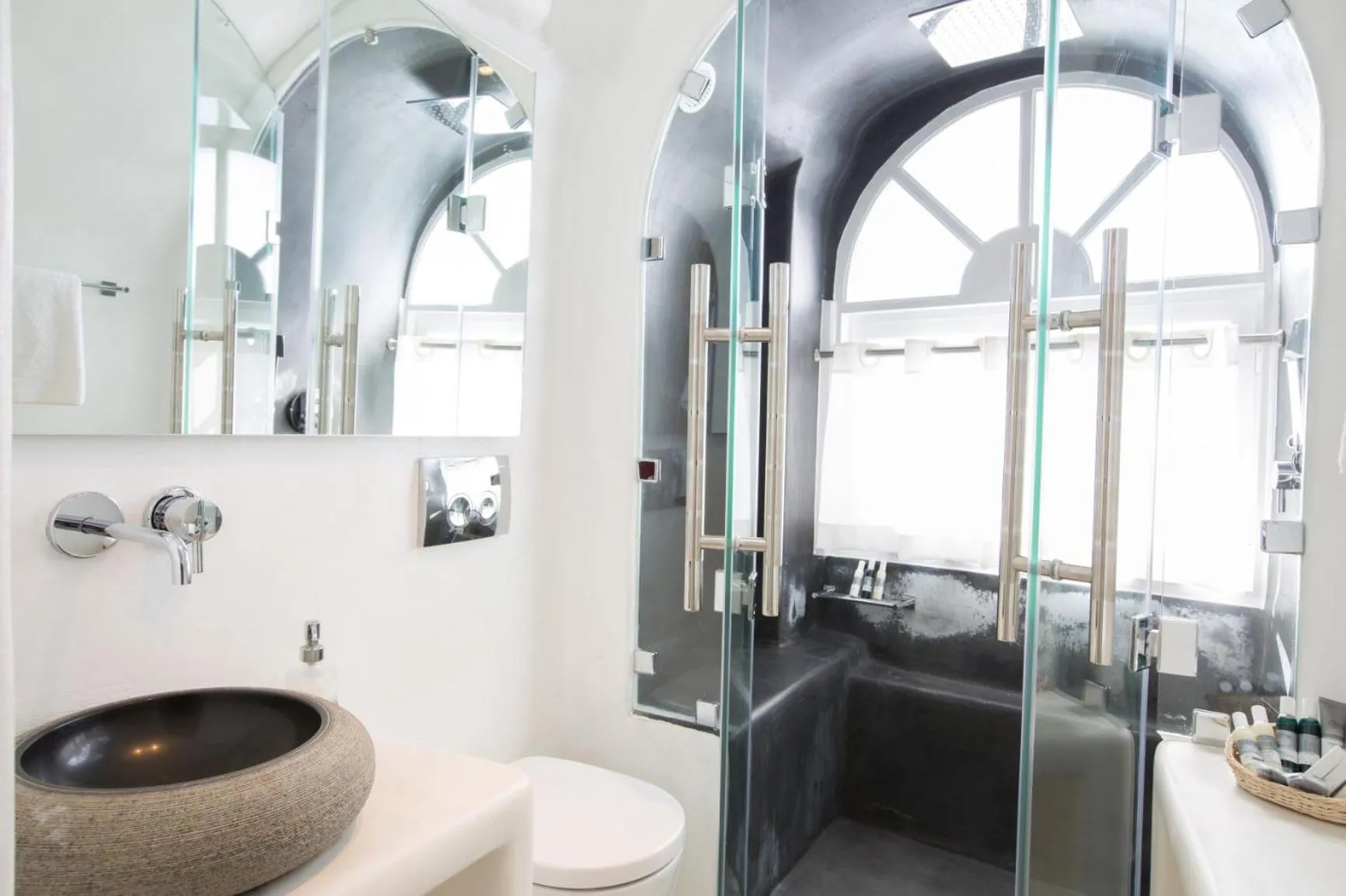 Shower in Dana Villas & Infinity Suites