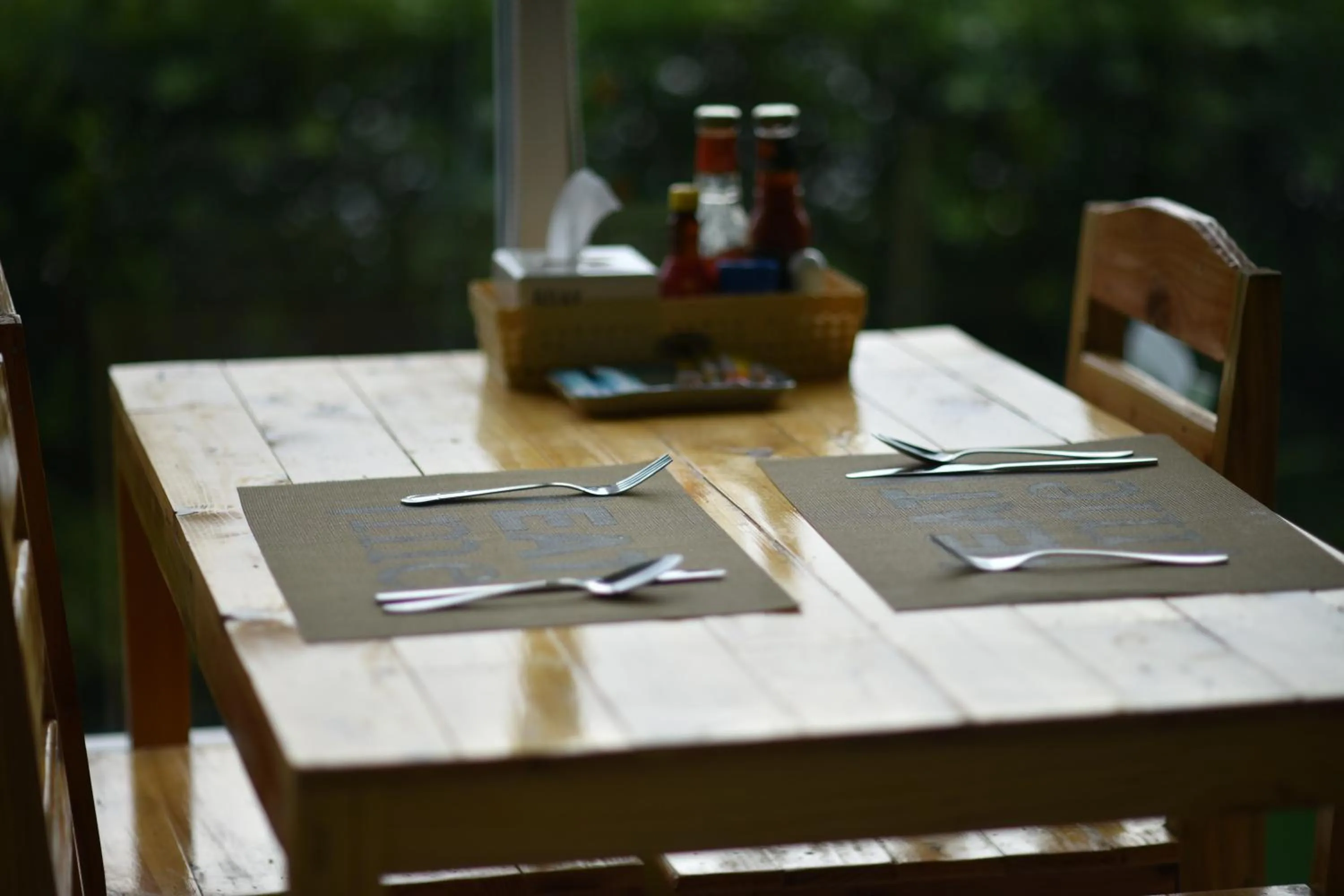 Restaurant/places to eat in Gold Airport Suites