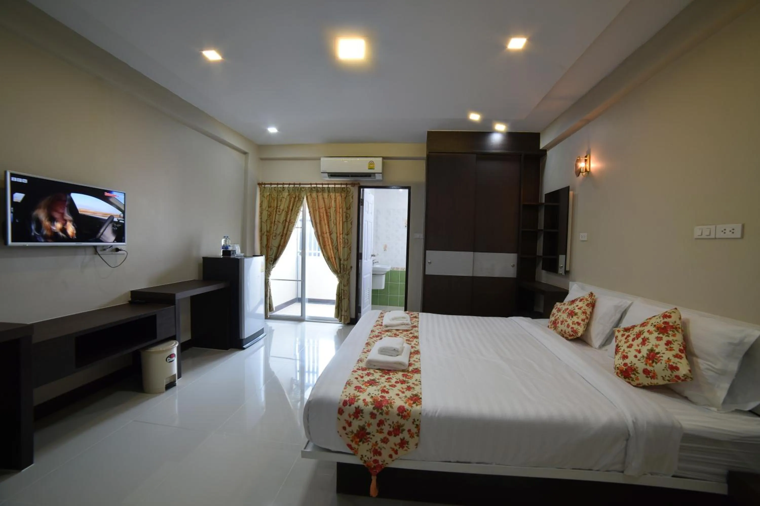 Photo of the whole room, Bed in Gold Airport Suites