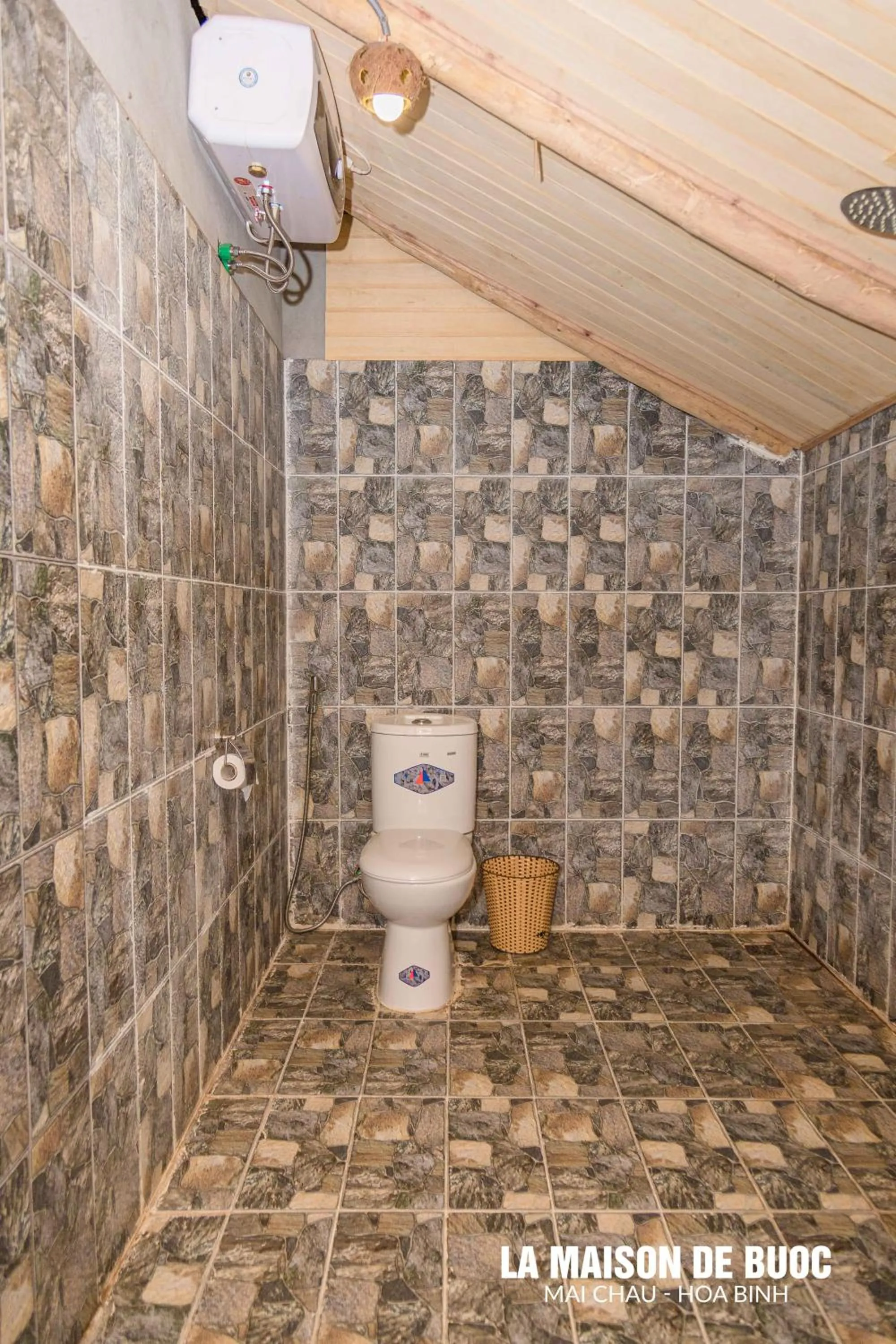 Toilet in La Maison De Buoc