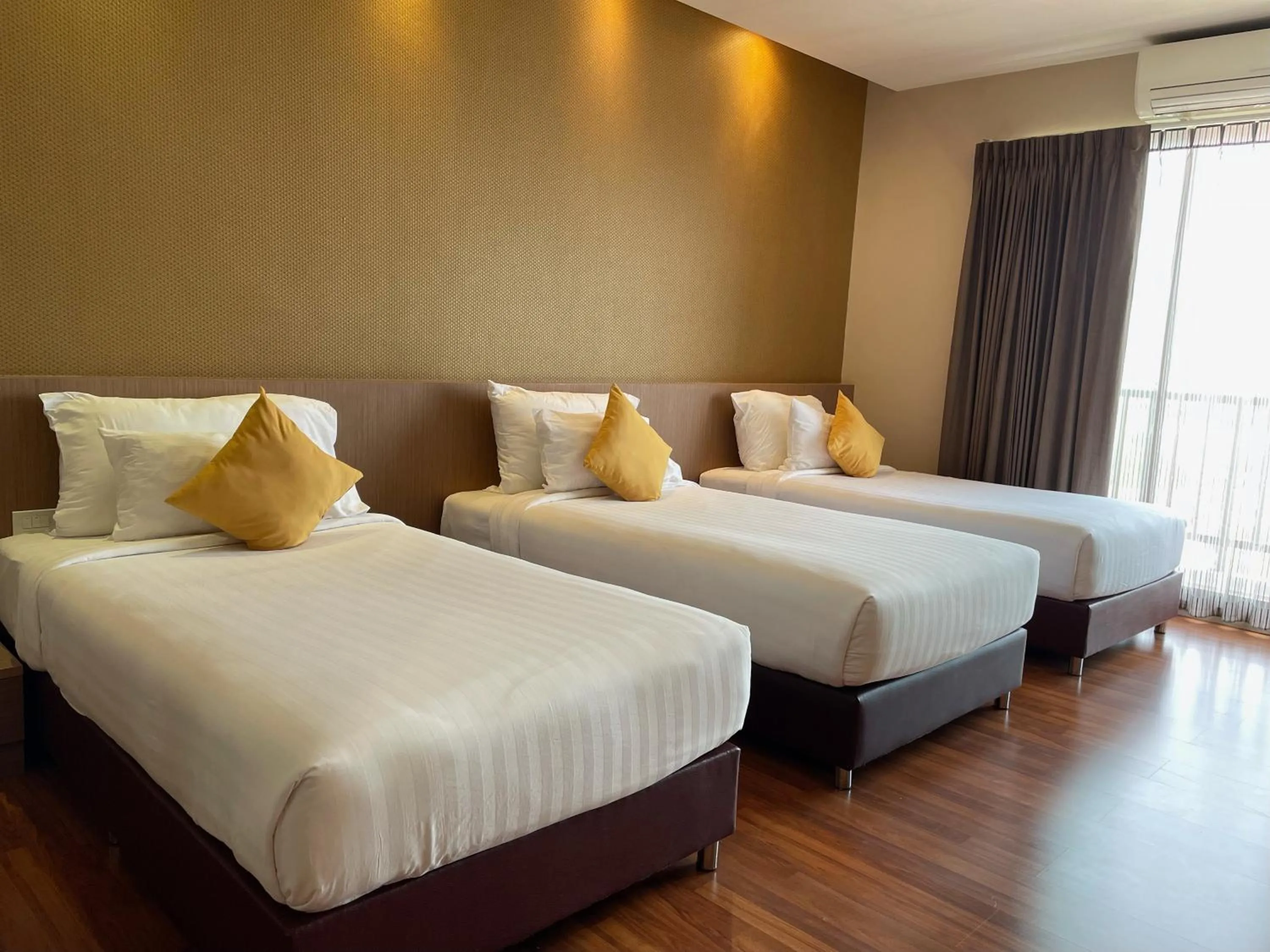 Bed in Tonaoi Grand Hotel