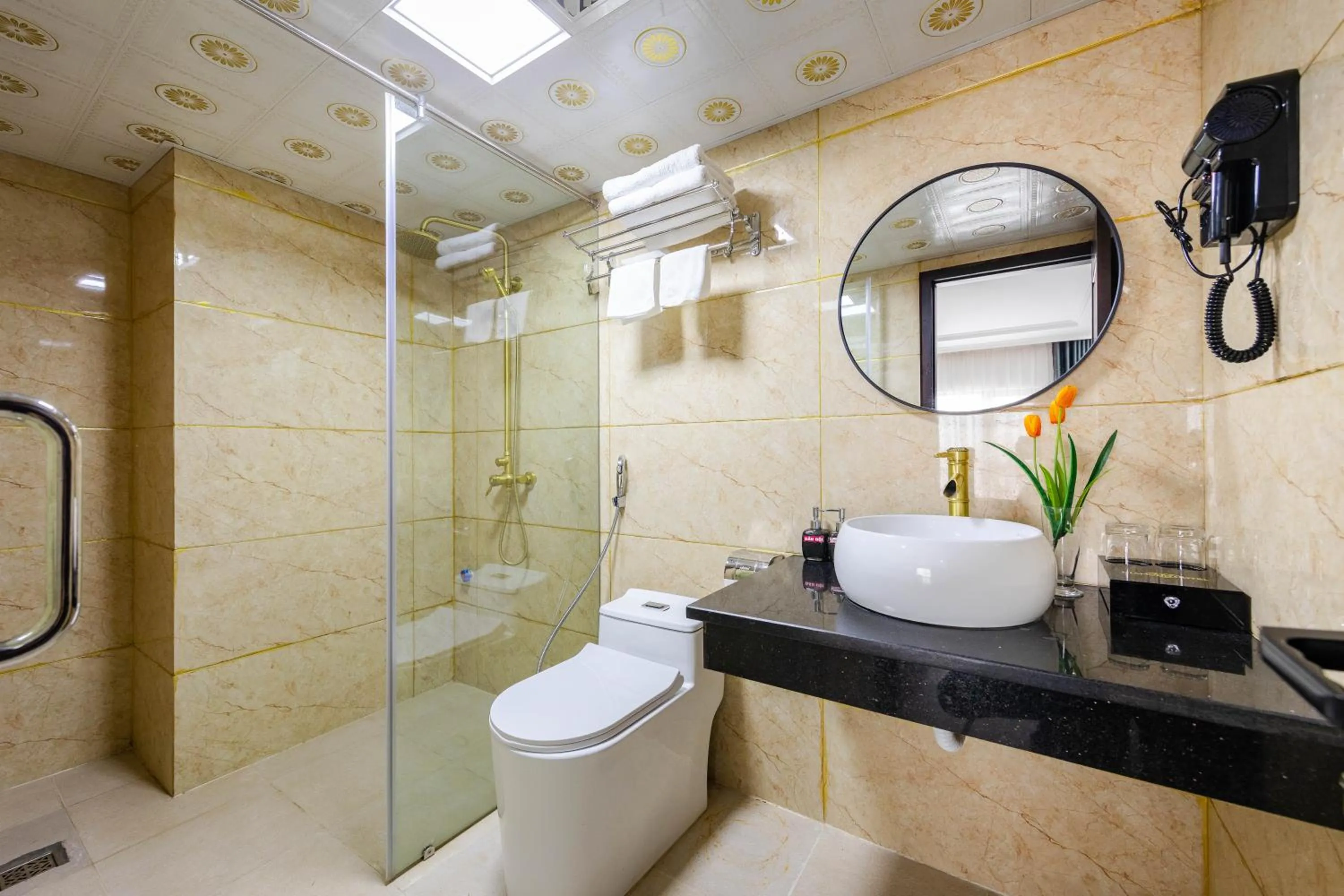 Toilet in Diamond Hotel