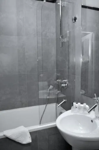 Bathroom in Hôtel Albe Saint Michel