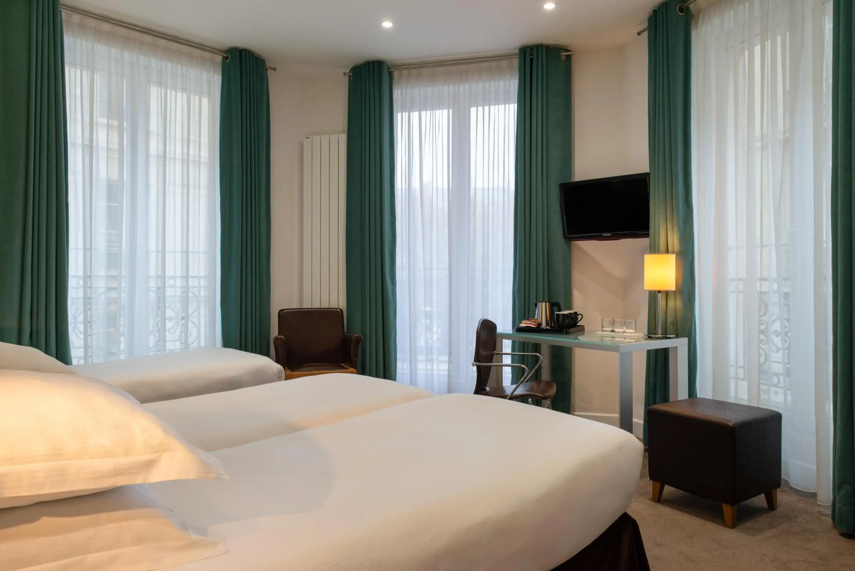 Bed in Hôtel Albe Saint Michel