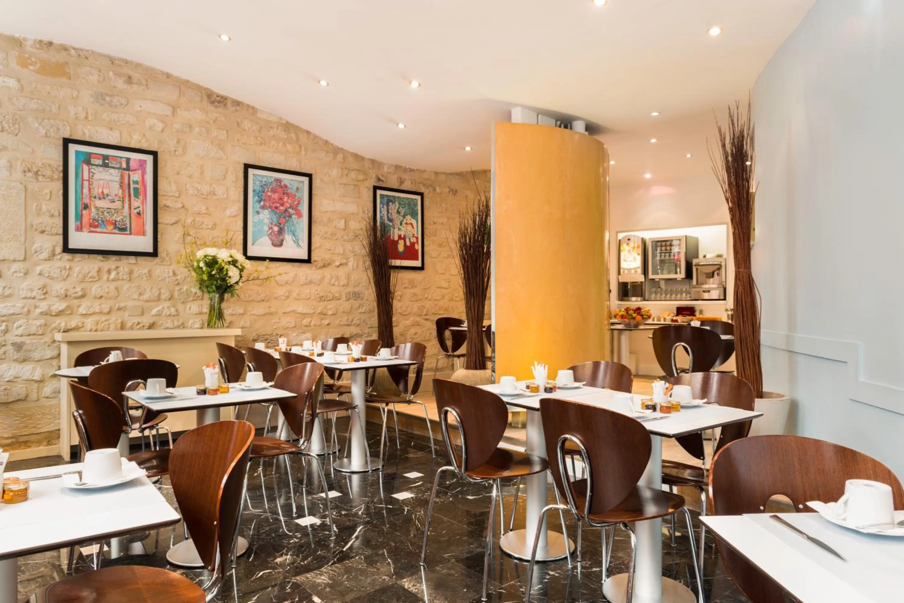 Restaurant/places to eat in Hôtel Albe Saint Michel