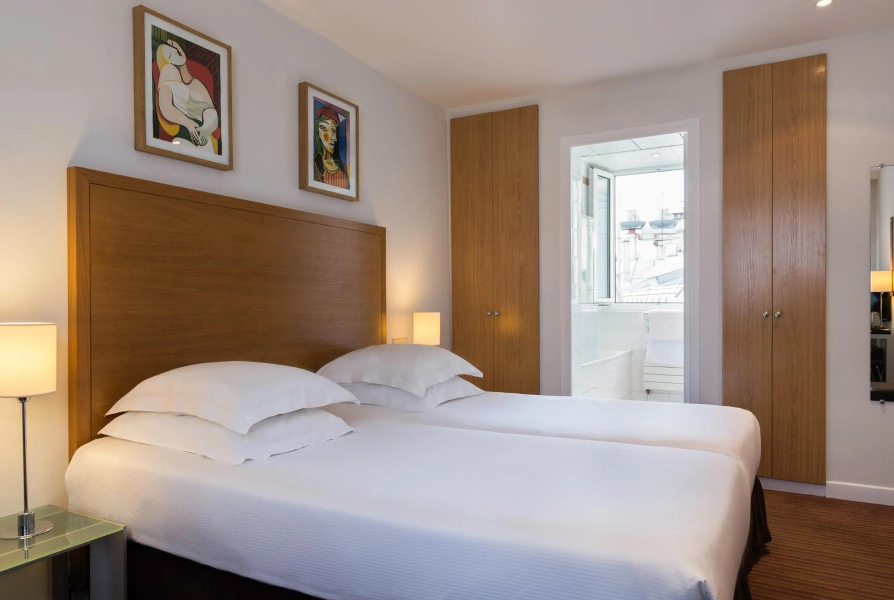 Day, Bed in Hôtel Albe Saint Michel