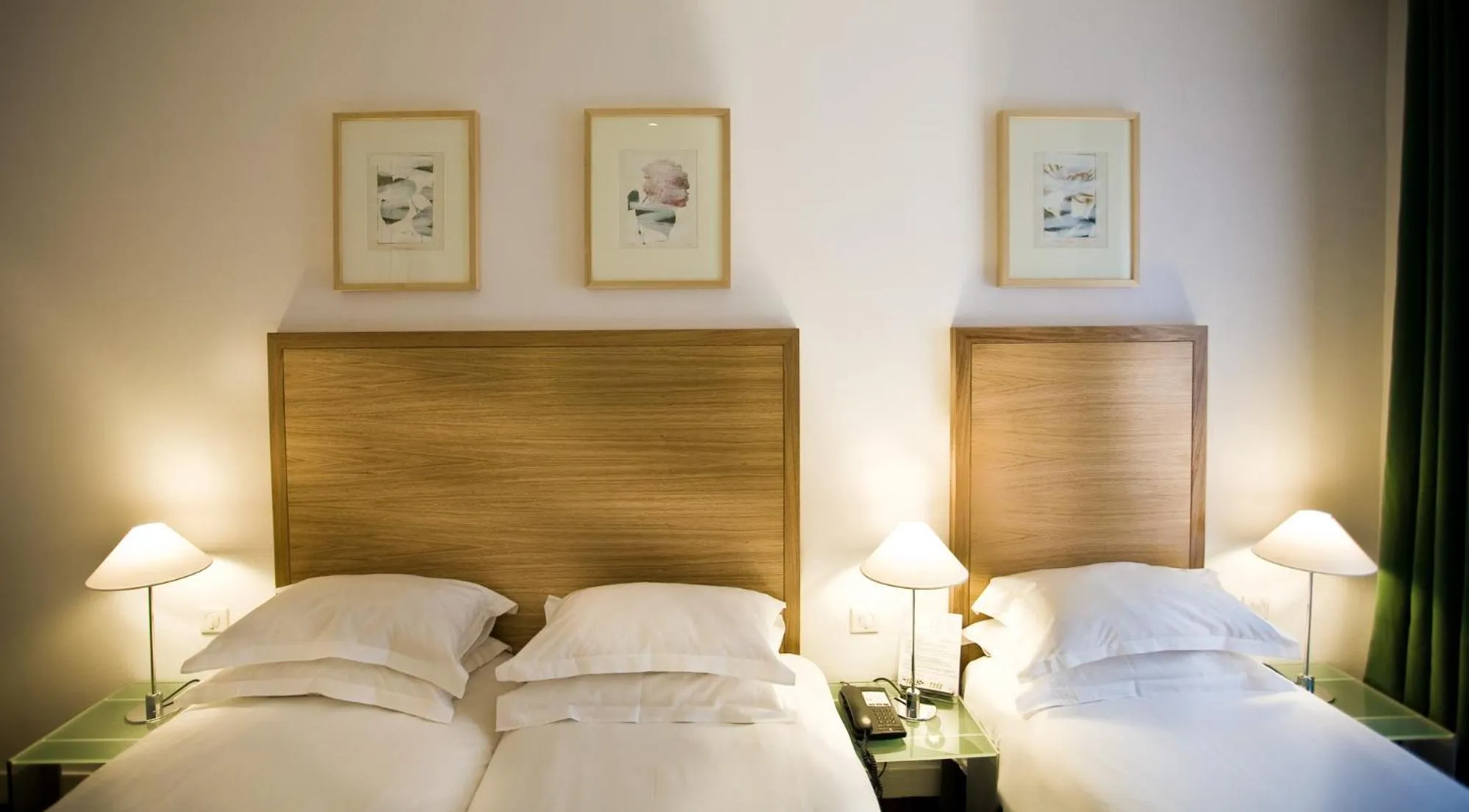 Bed in Hôtel Albe Saint Michel