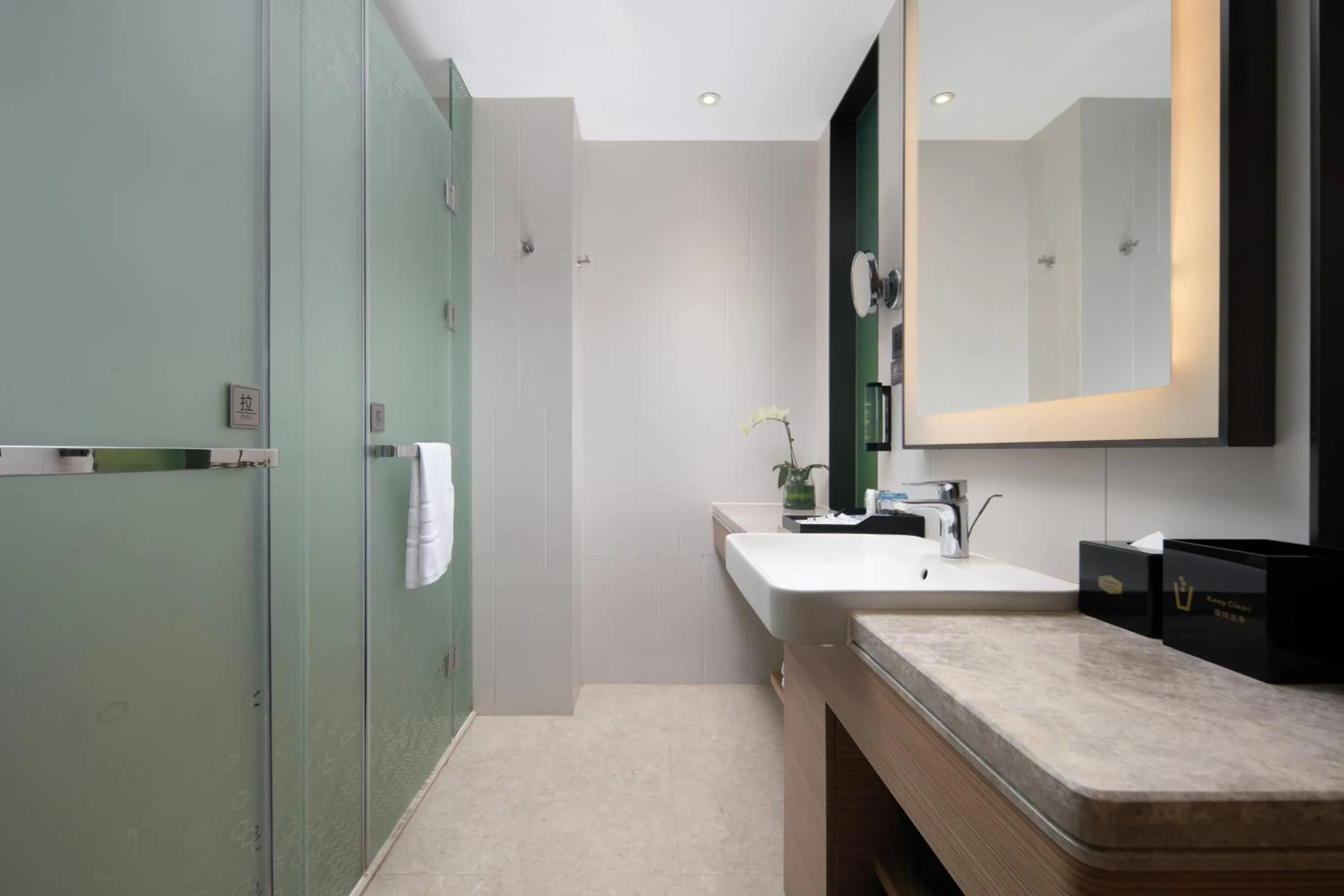 Bathroom in Hampton by Hilton Nanning Jiangnan