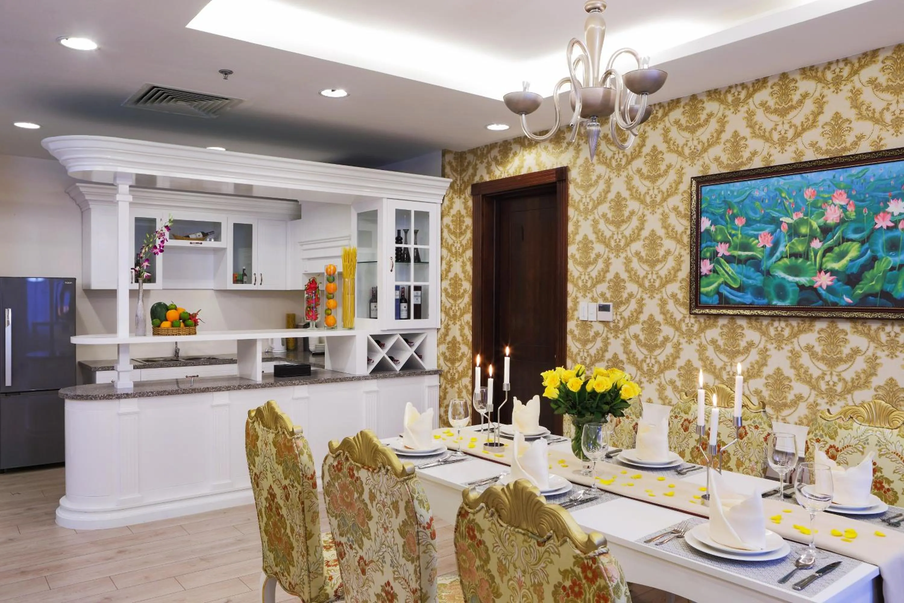 Dining area in Sunrise Hotel