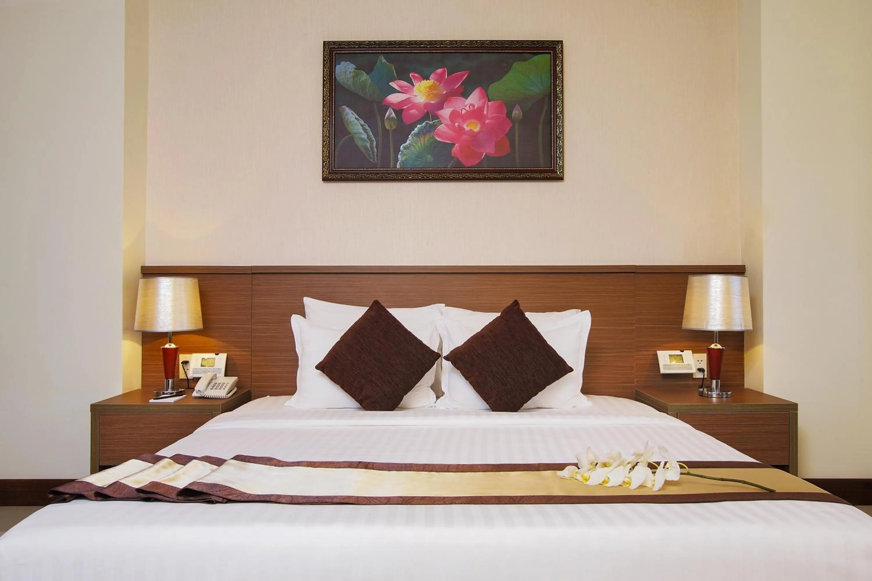 Bedroom, Bed in Sunrise Hotel