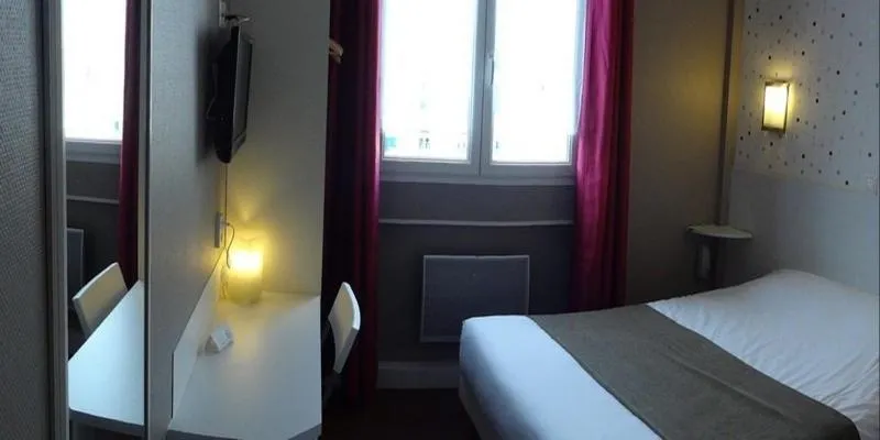 Photo of the whole room, Bed in Hôtel Du Midi