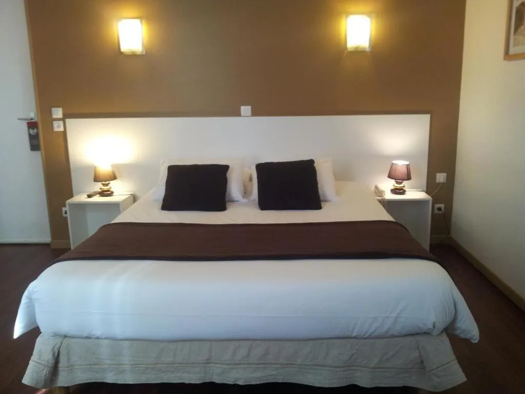 Photo of the whole room, Bed in Hôtel Du Midi