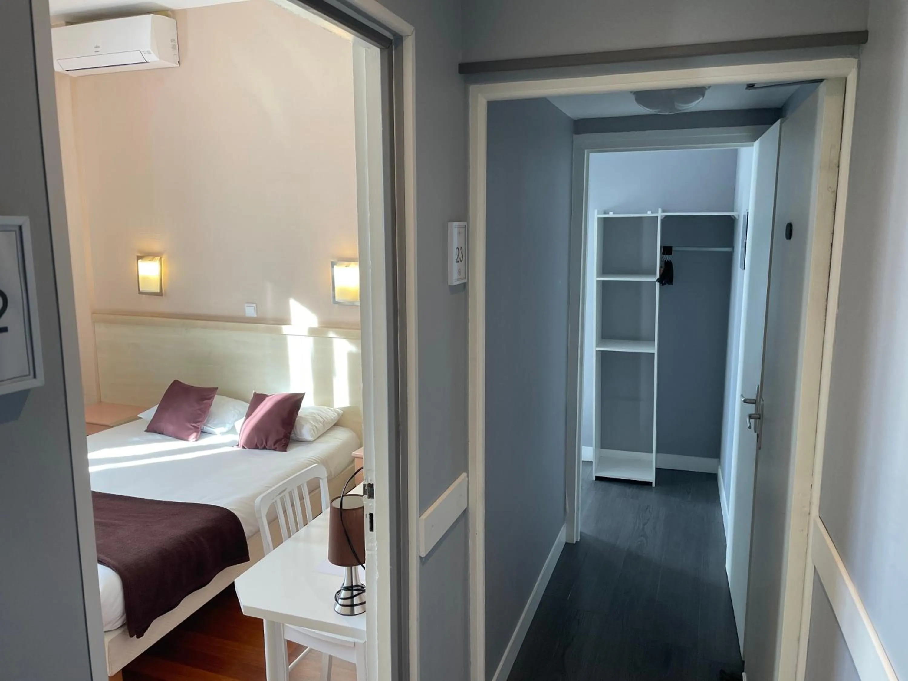 Bed in Hôtel Du Midi