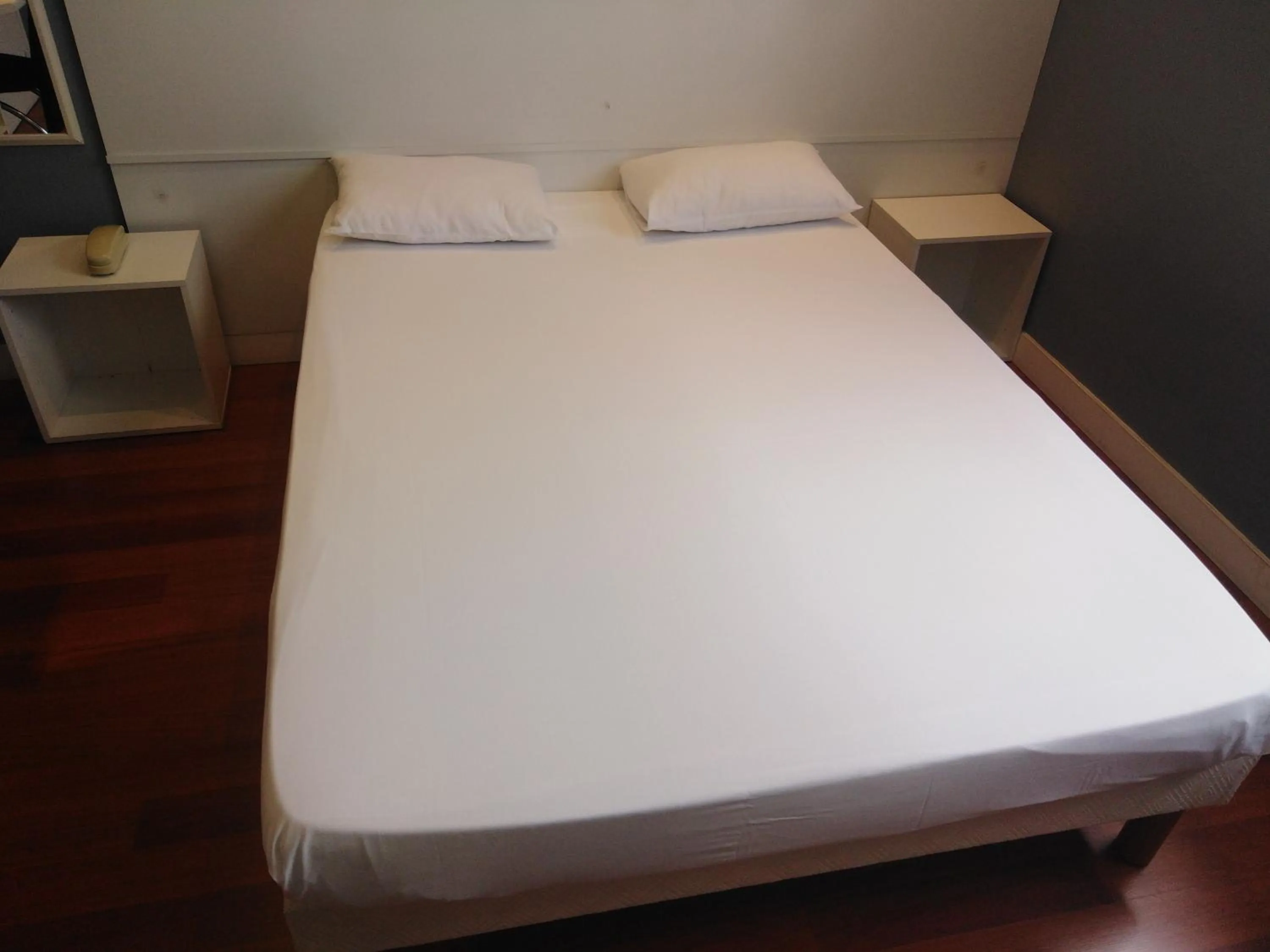 Bed in Hôtel Du Midi