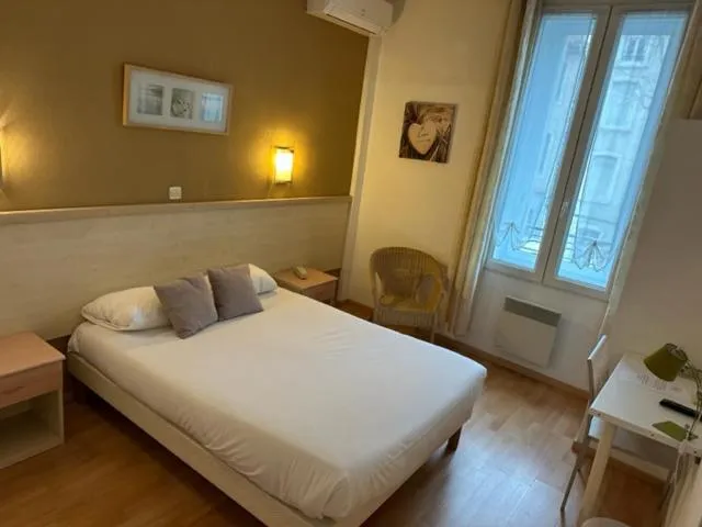 Bed in Hôtel Du Midi