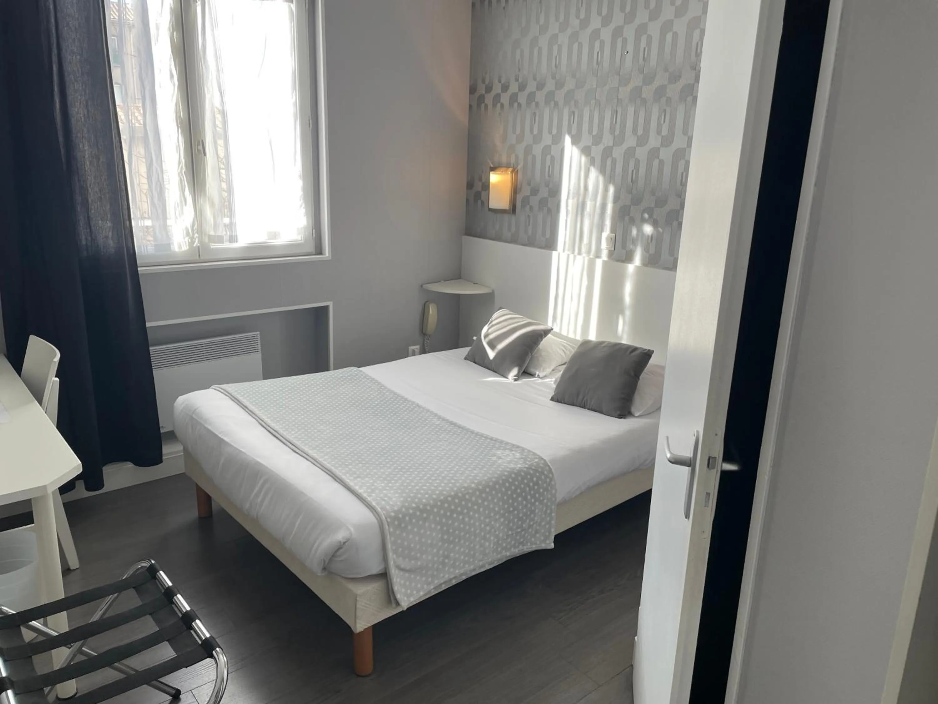 Bed in Hôtel Du Midi