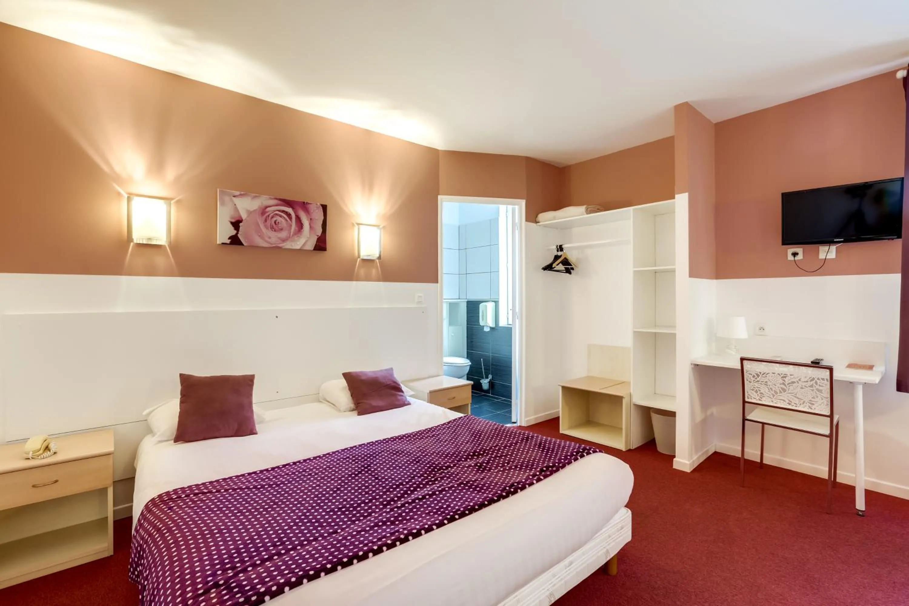 Bed in Hôtel Du Midi