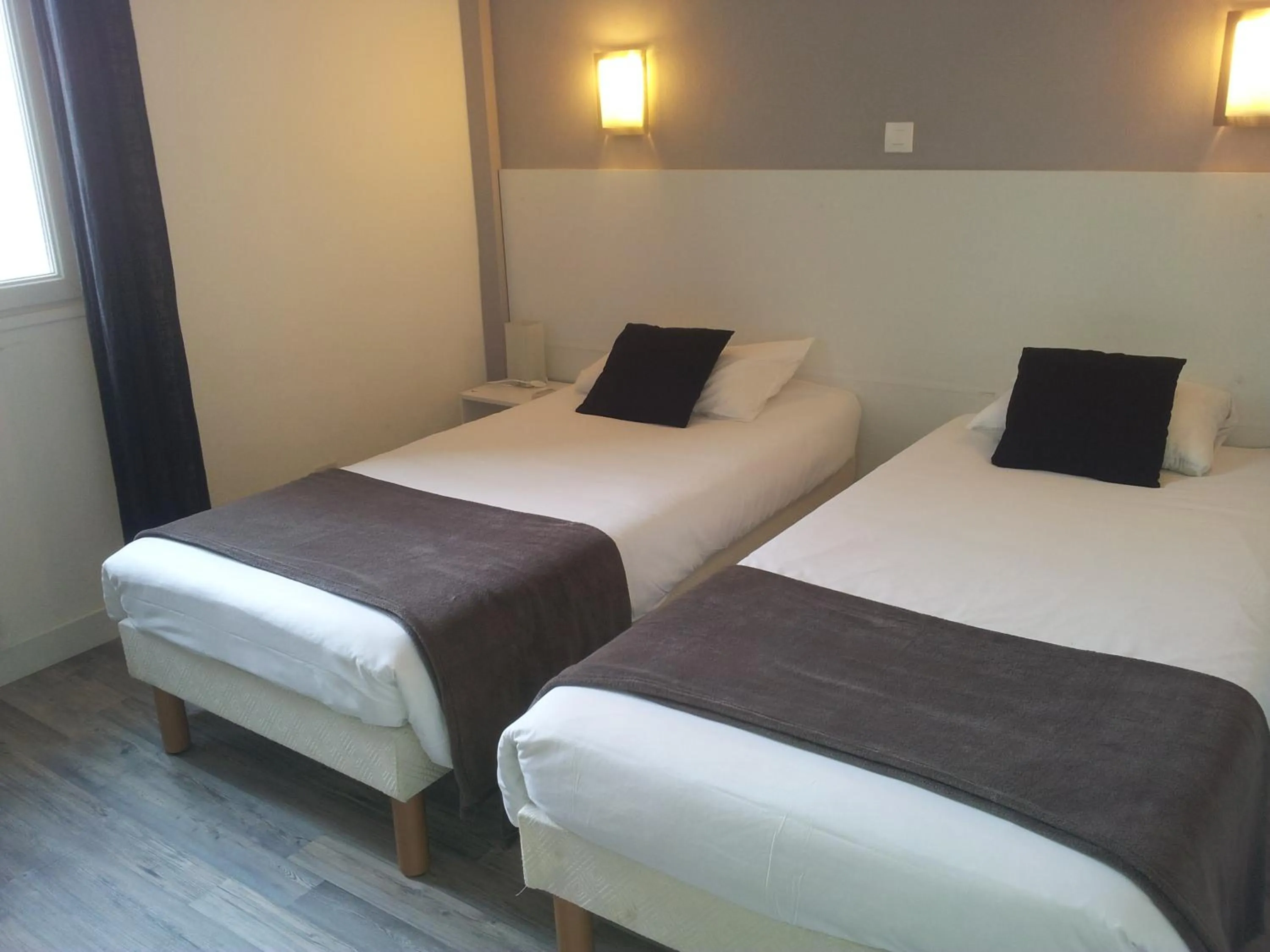 Bed in Hôtel Du Midi