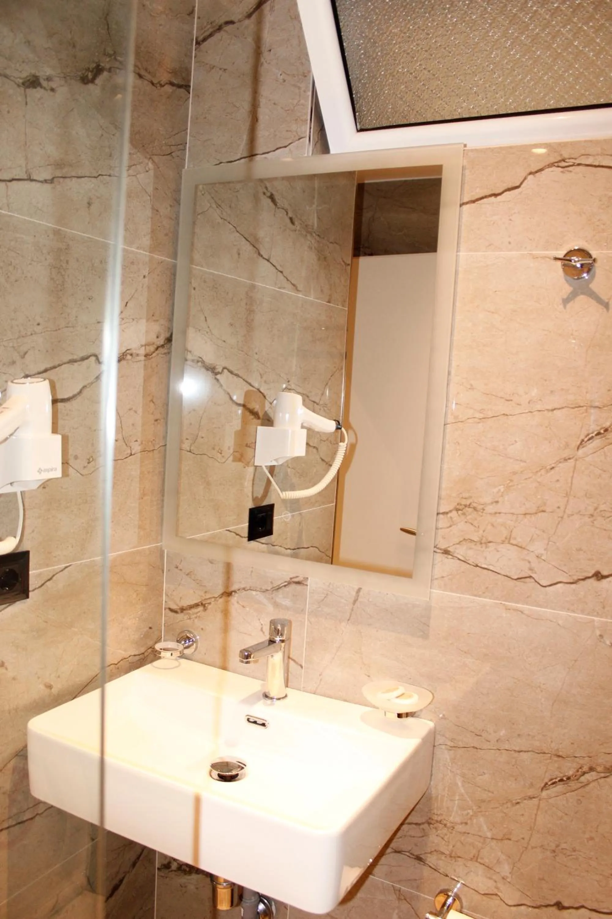 Shower in Bebi Hotel And Apartments