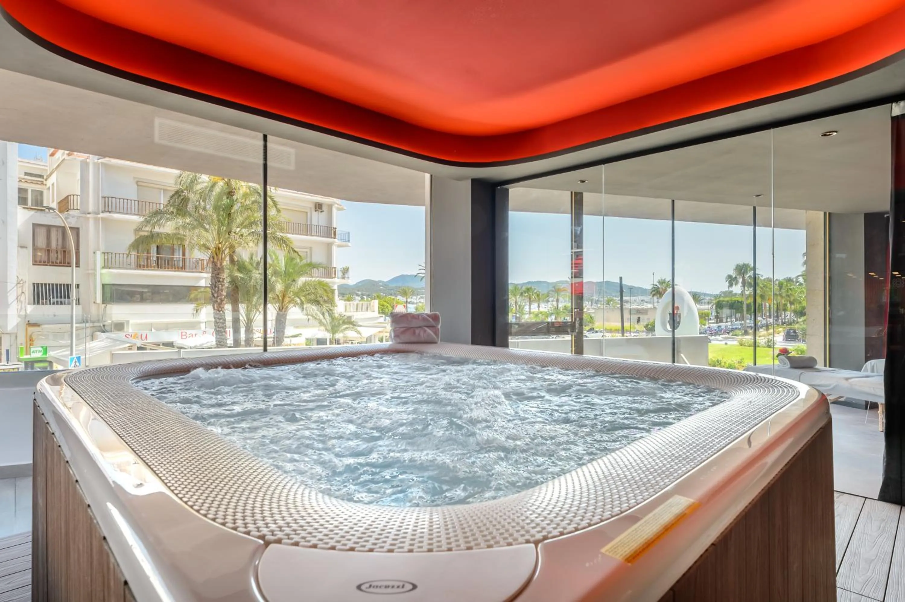 Hot Tub in Hotel Vibra District - Adults Only