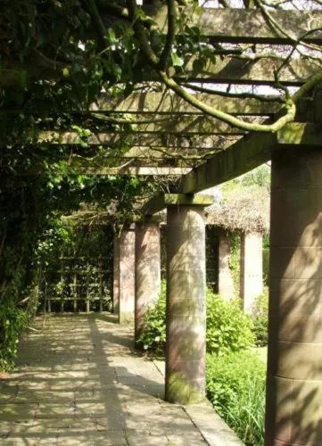 Day in Inglewood Manor