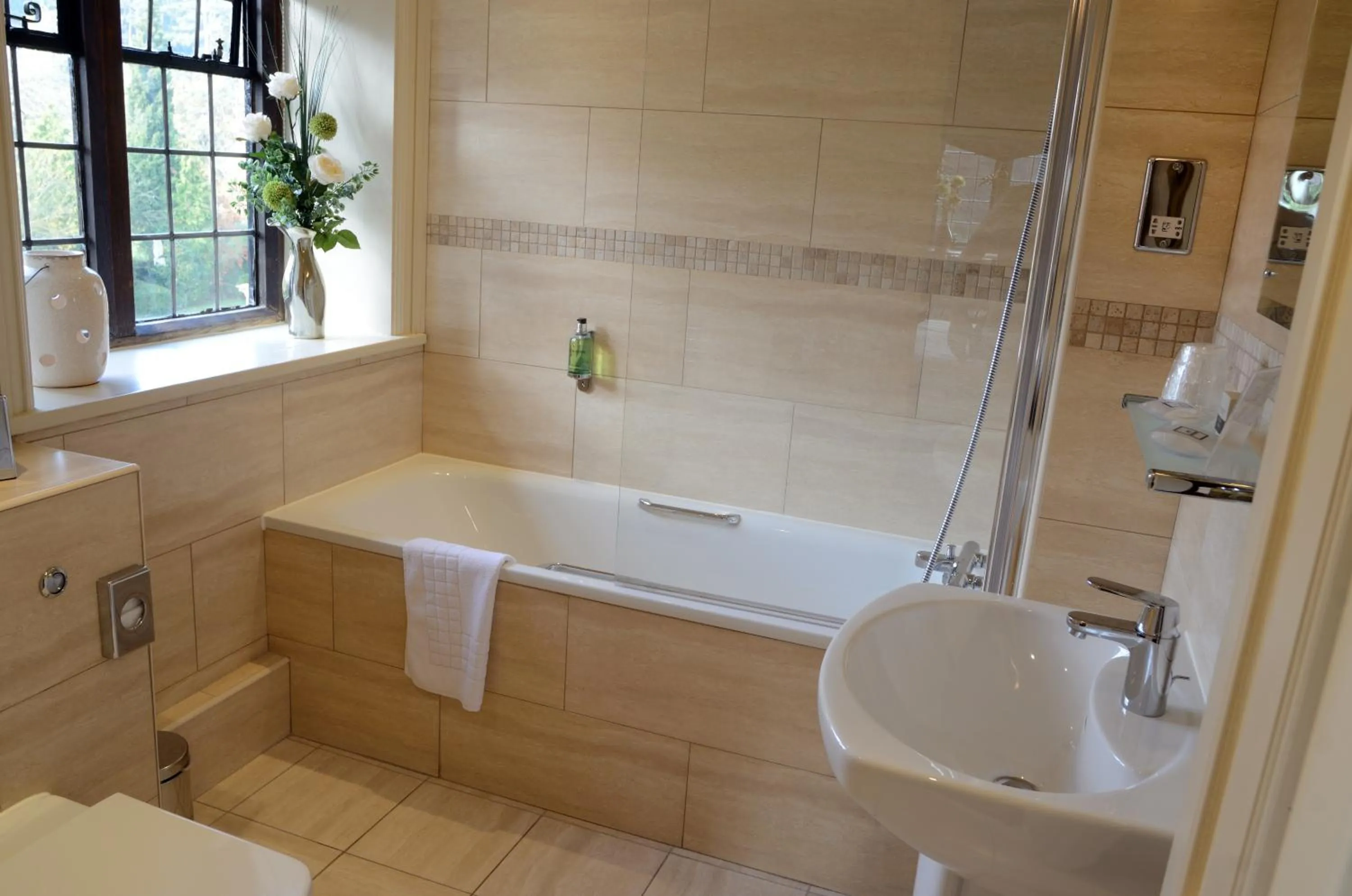 Day in Inglewood Manor