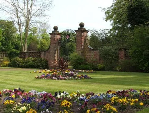 Day in Inglewood Manor