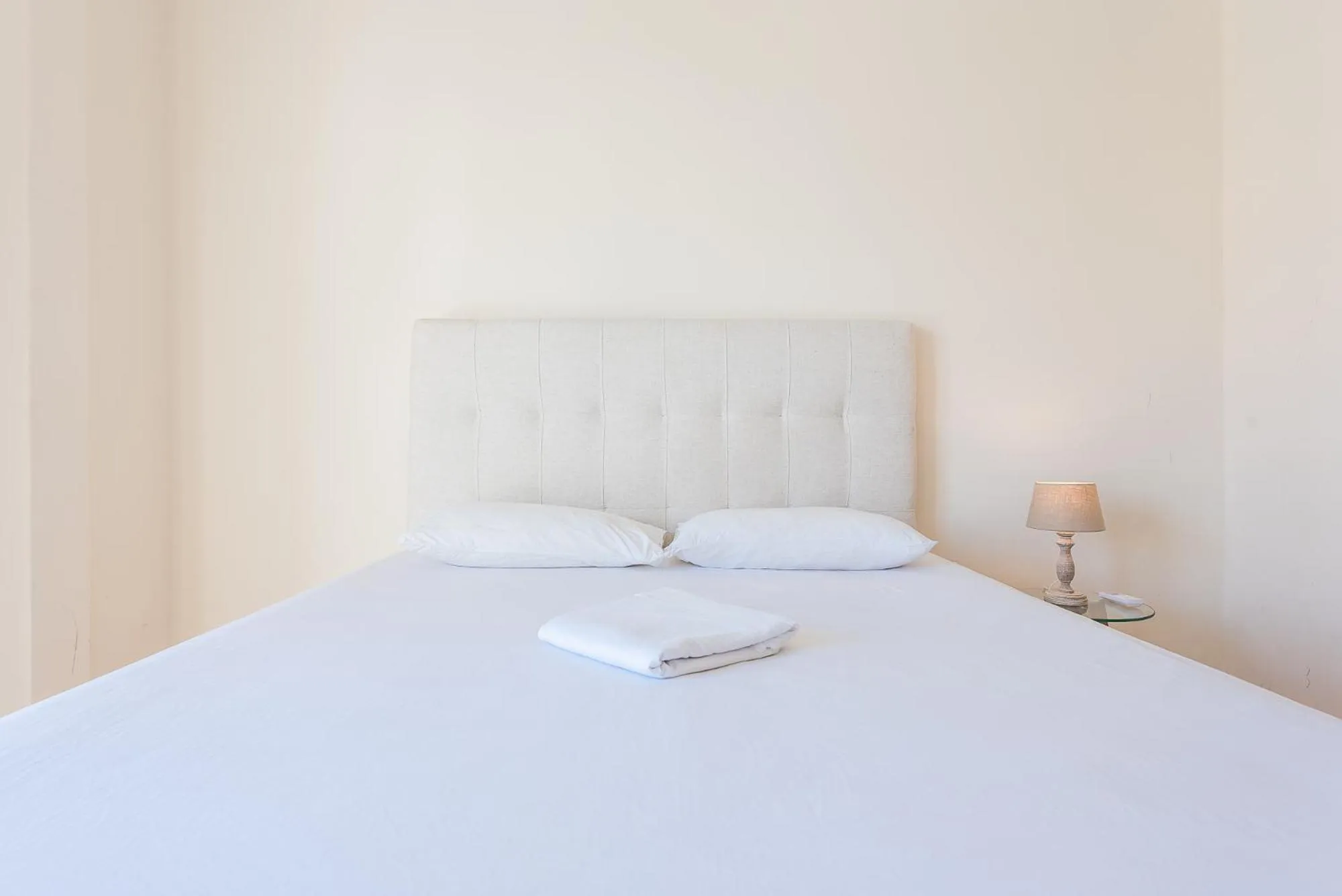 Bed in Super Paradise Apartments