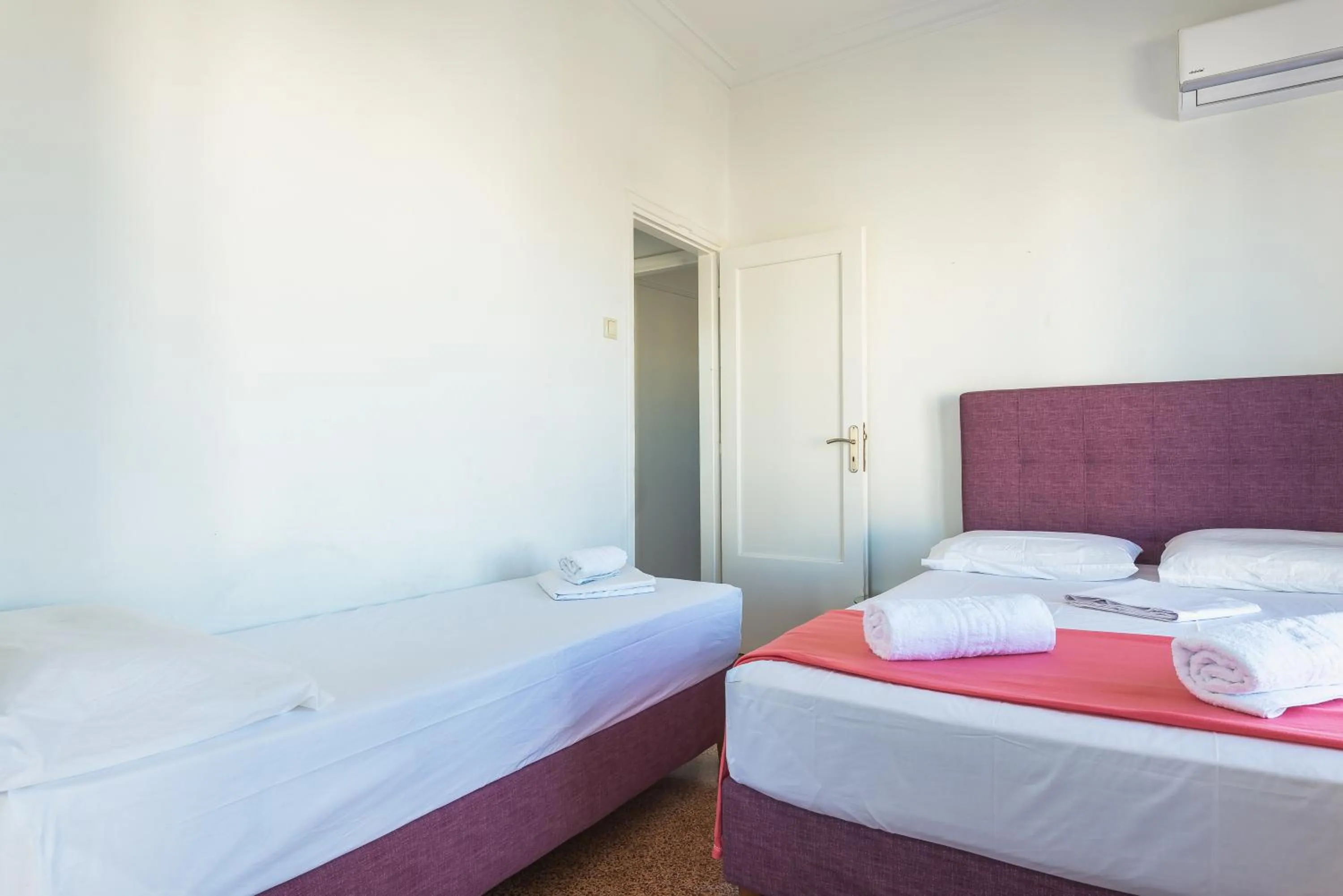 Bed in Super Paradise Apartments