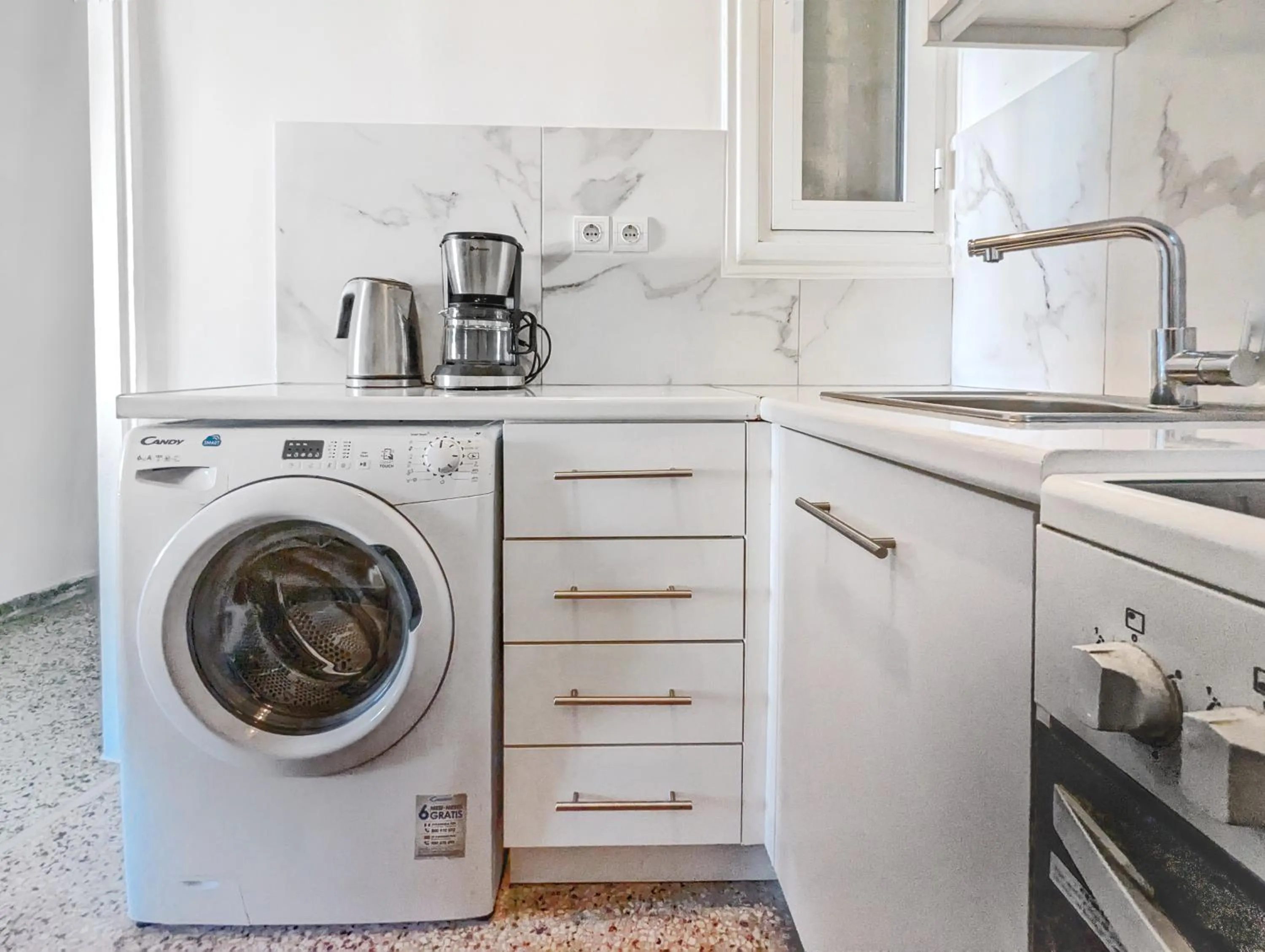 Super Paradise Apartments