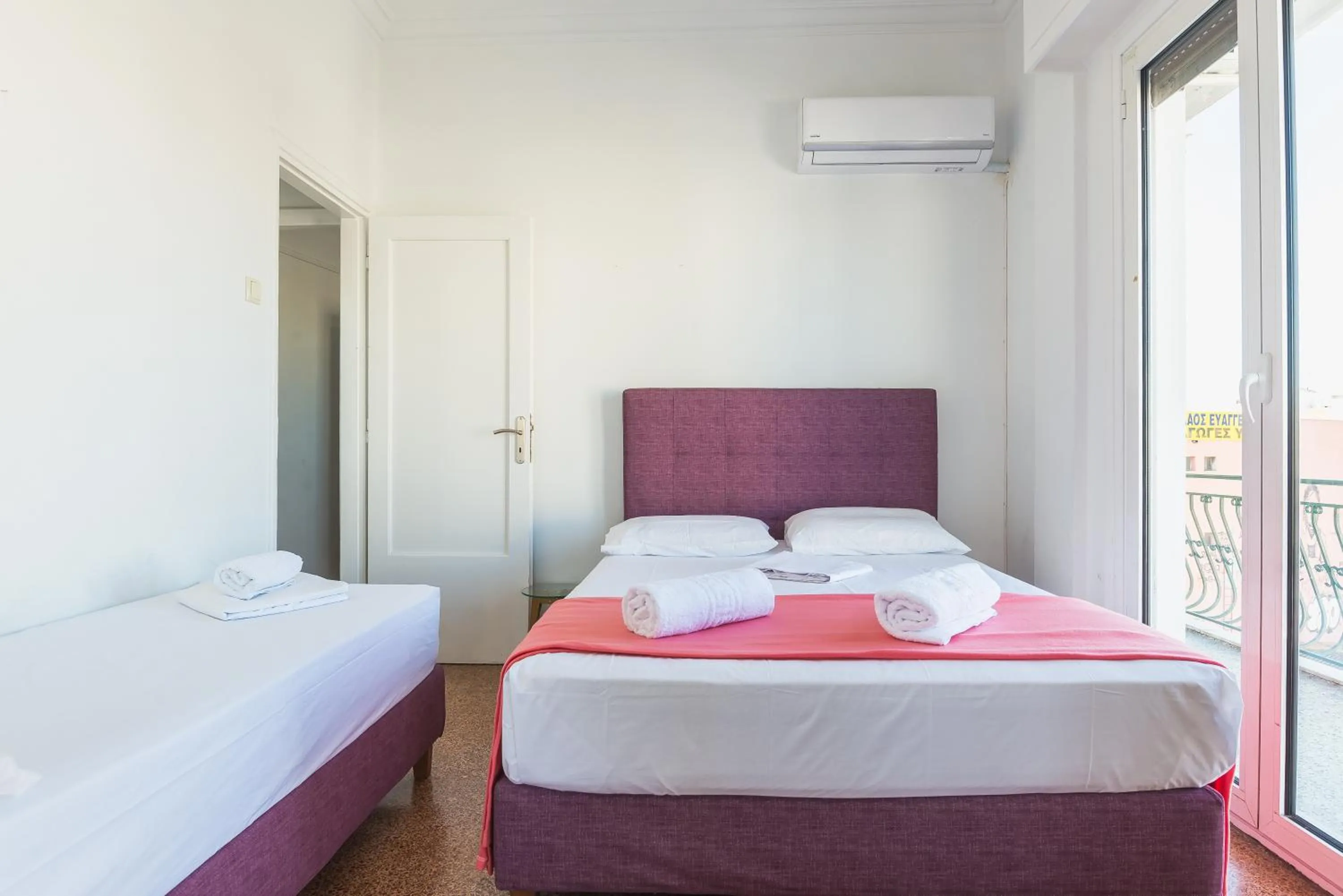 Bed in Super Paradise Apartments