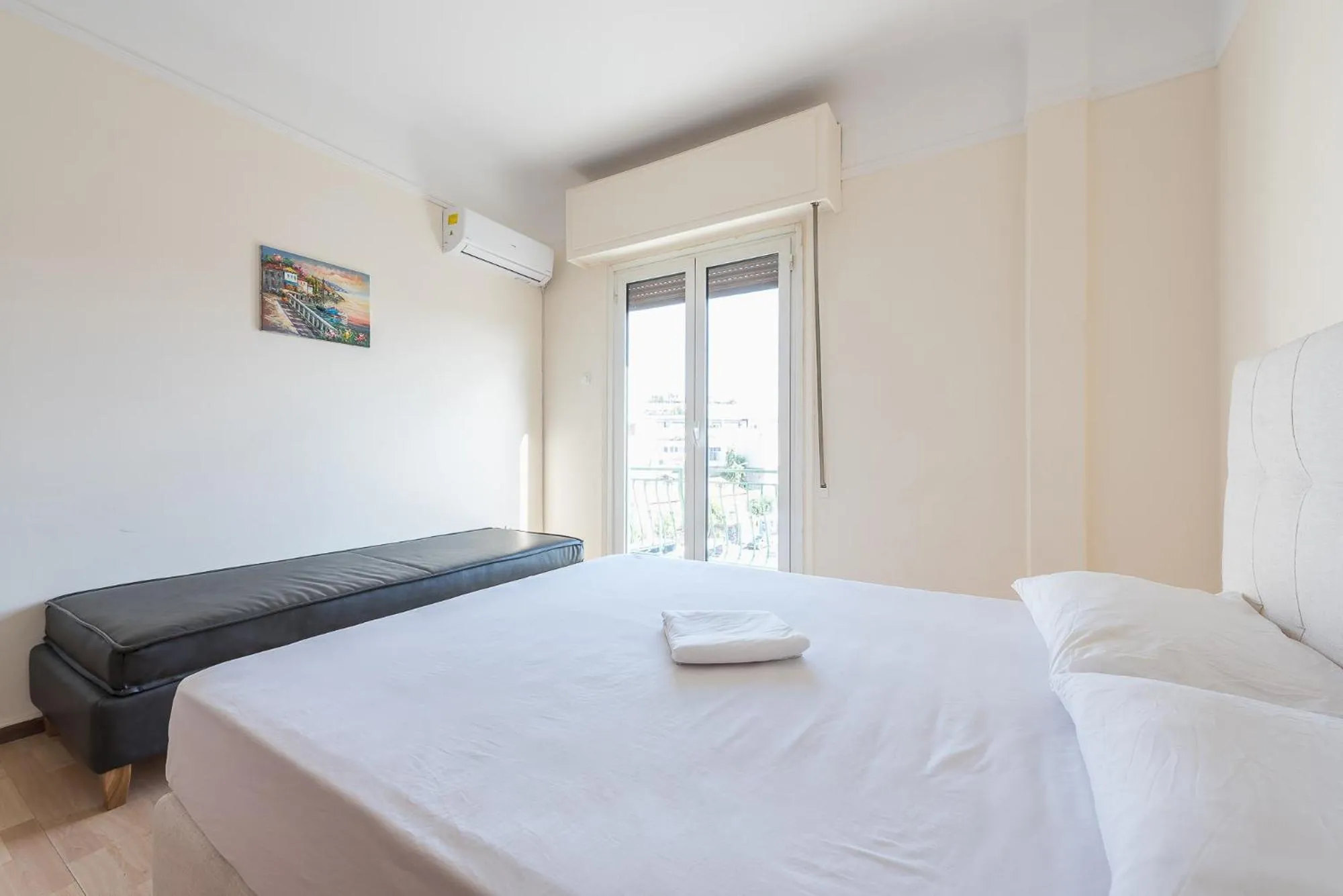 Bed in Super Paradise Apartments