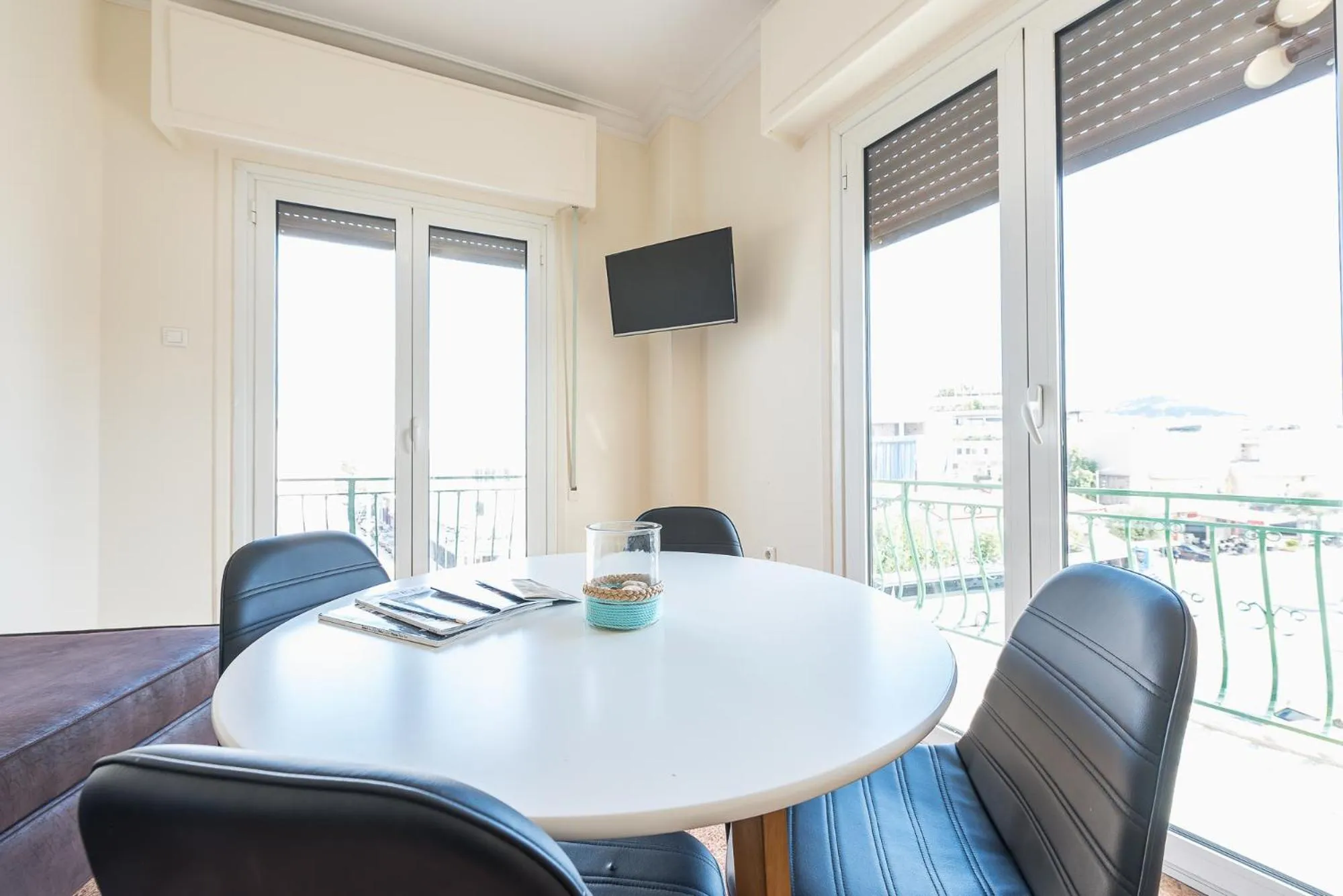 Super Paradise Apartments