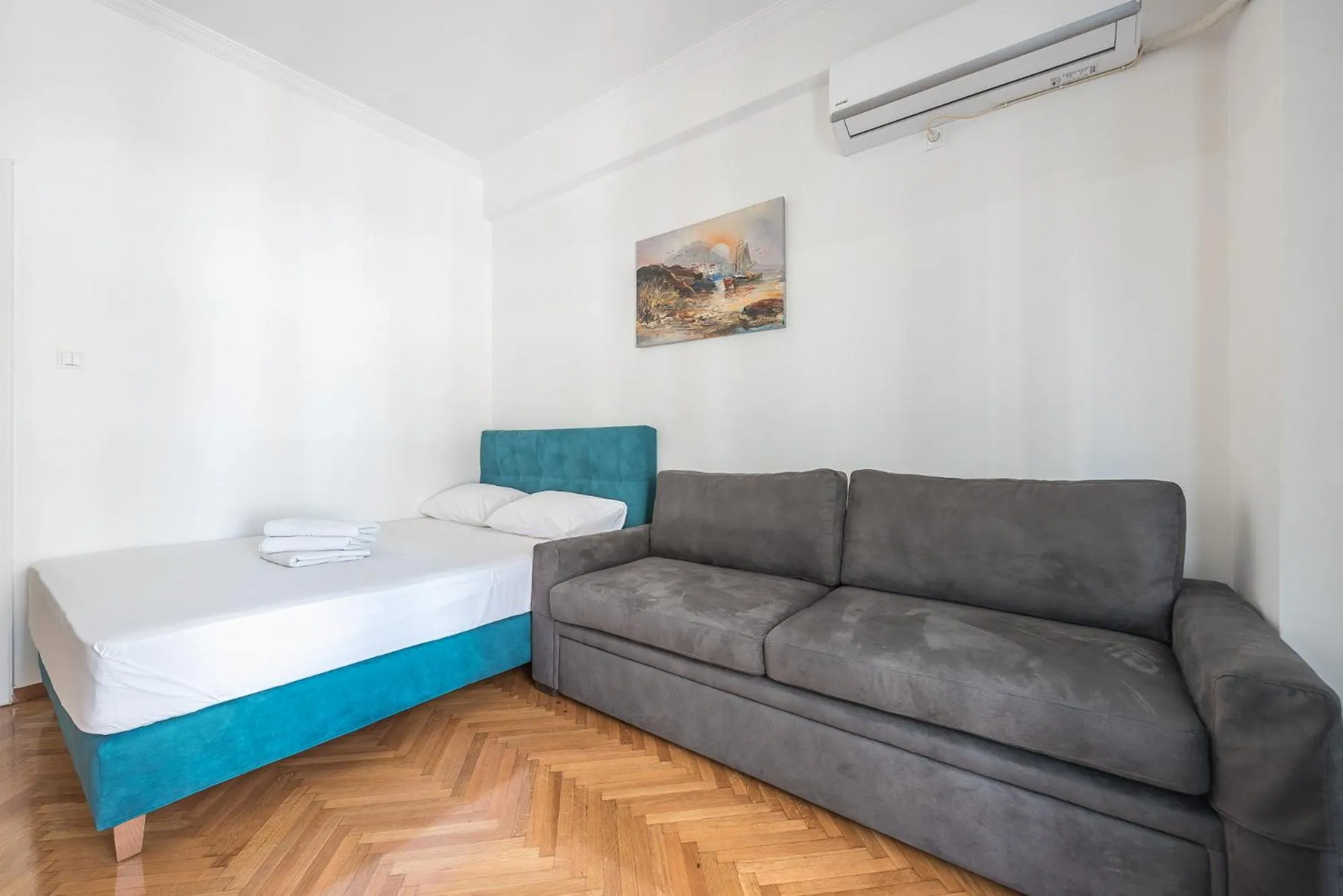 Bed in Victoria Sun Apartments