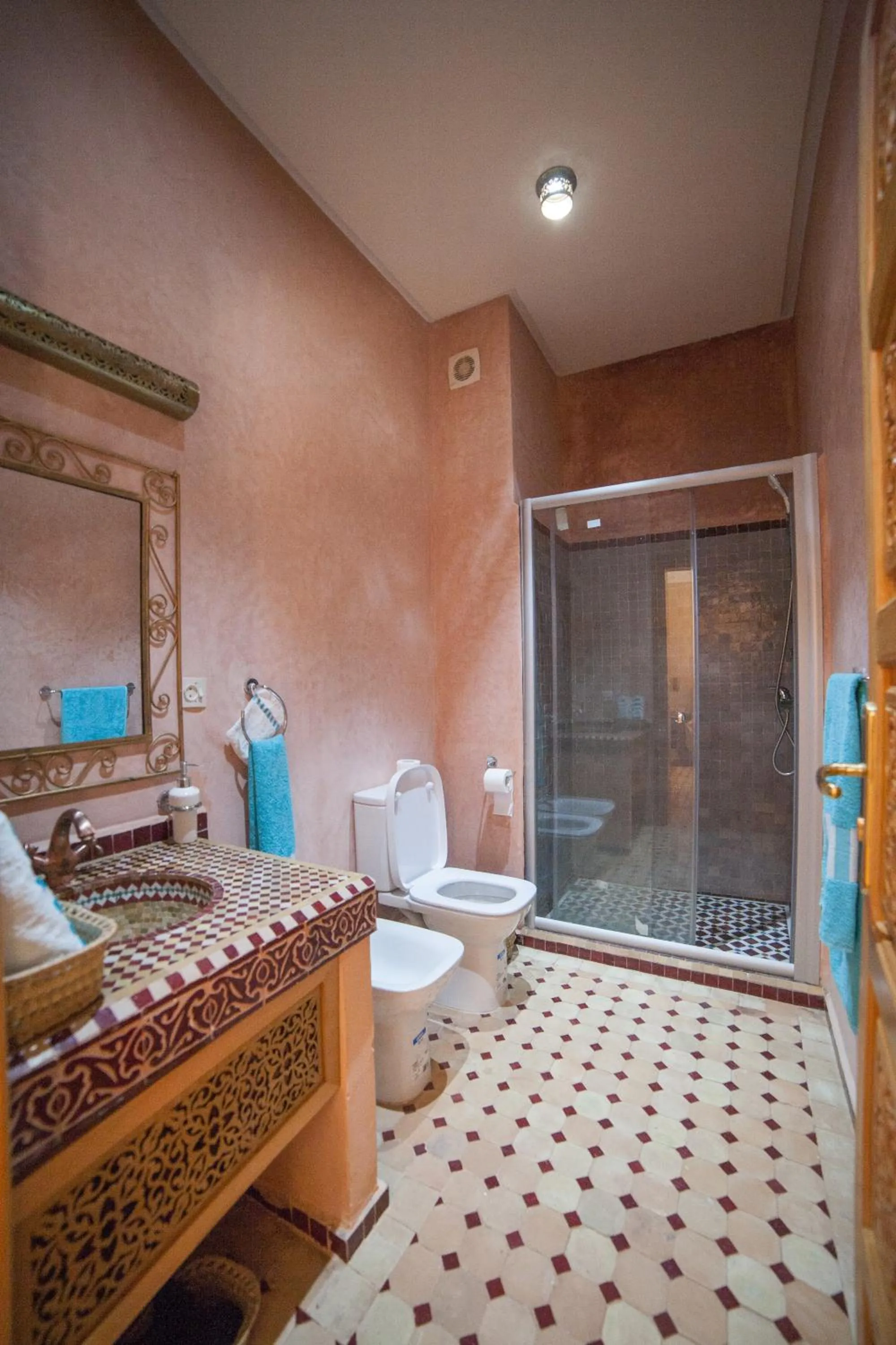 Shower in Riad Dar Saidi